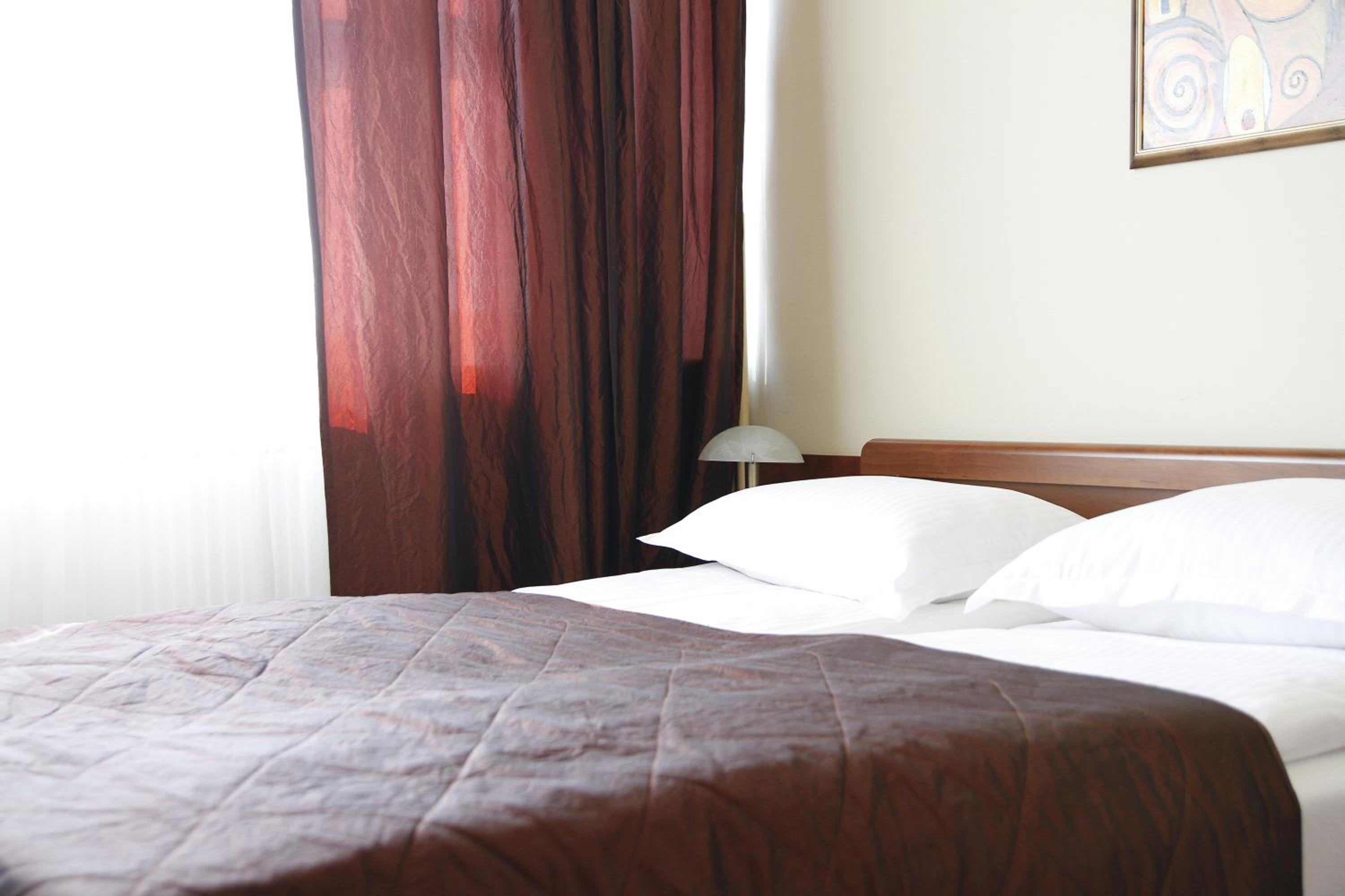 Double or Twin Room - Photo 10