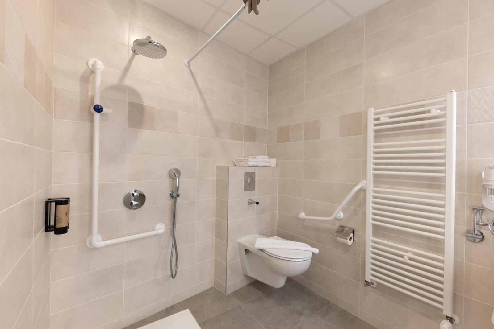 Double or Twin Room - Disability Access - Photo 2