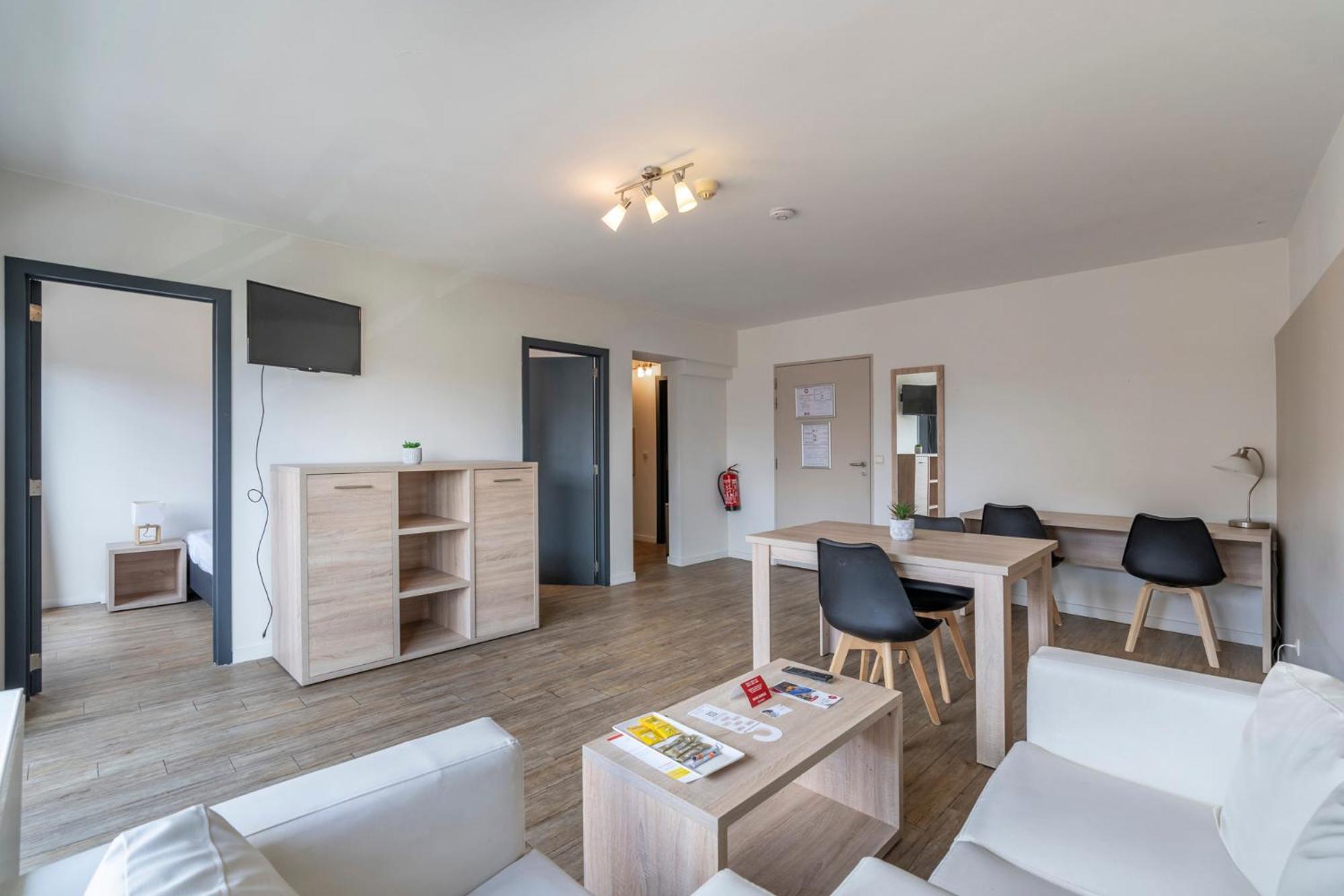 Executive One Bedroom Apartment with daily cleaning photo 3