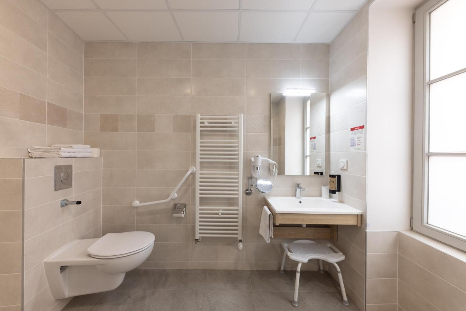 Double or Twin Room - Disability Access - Photo 3