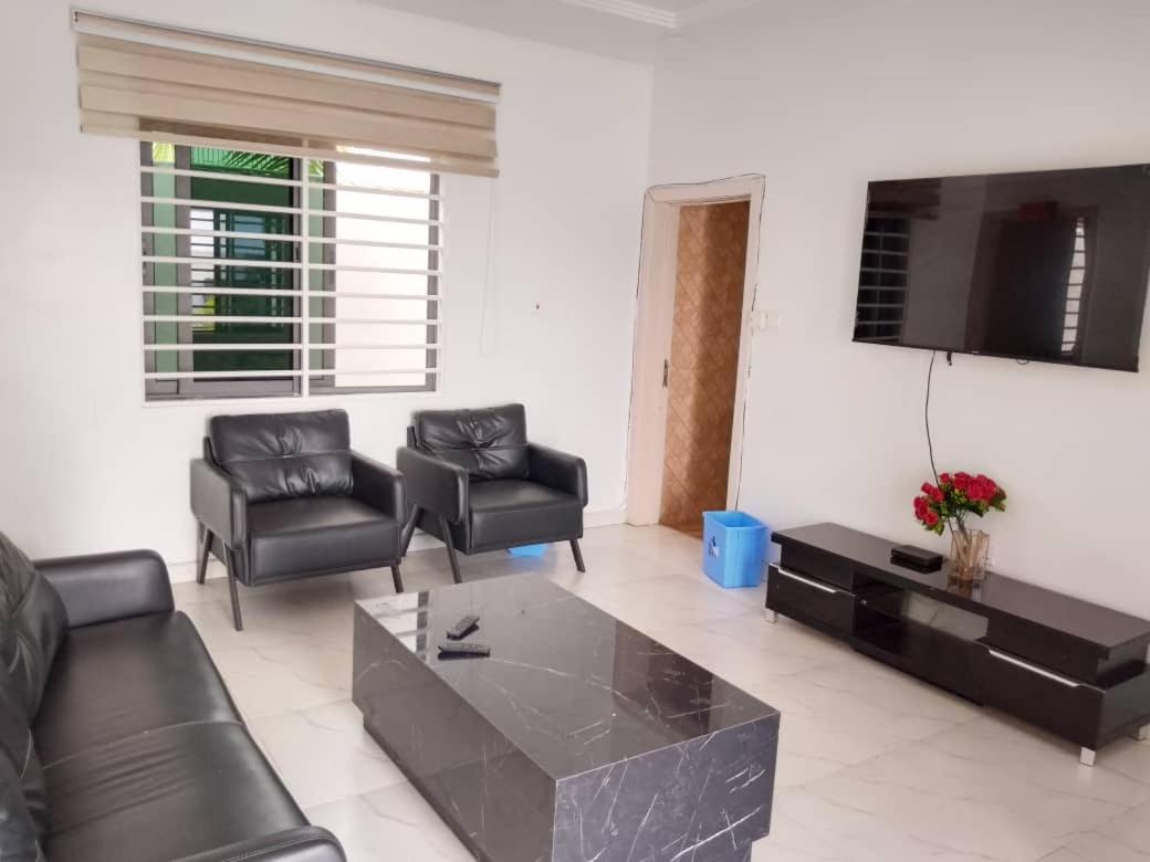 One-Bedroom House photo 1