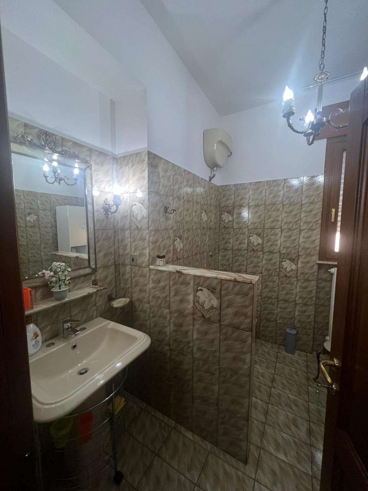 Double Room with Shared Bathroom photo 2
