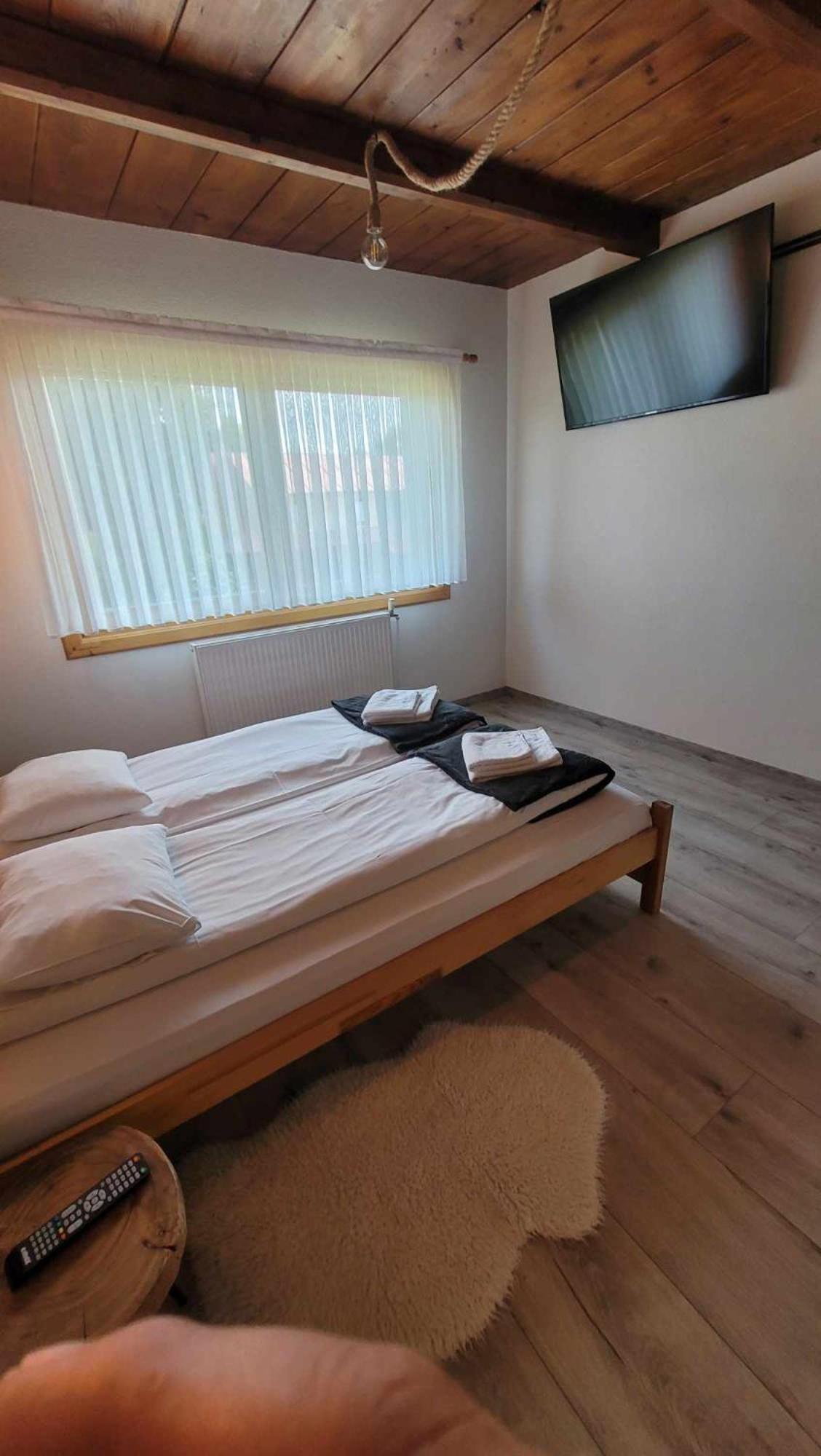 Two-Bedroom Apartment with Mountain View photo 2