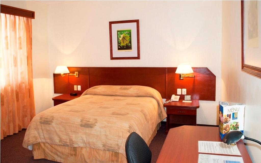Queen Room photo 1
