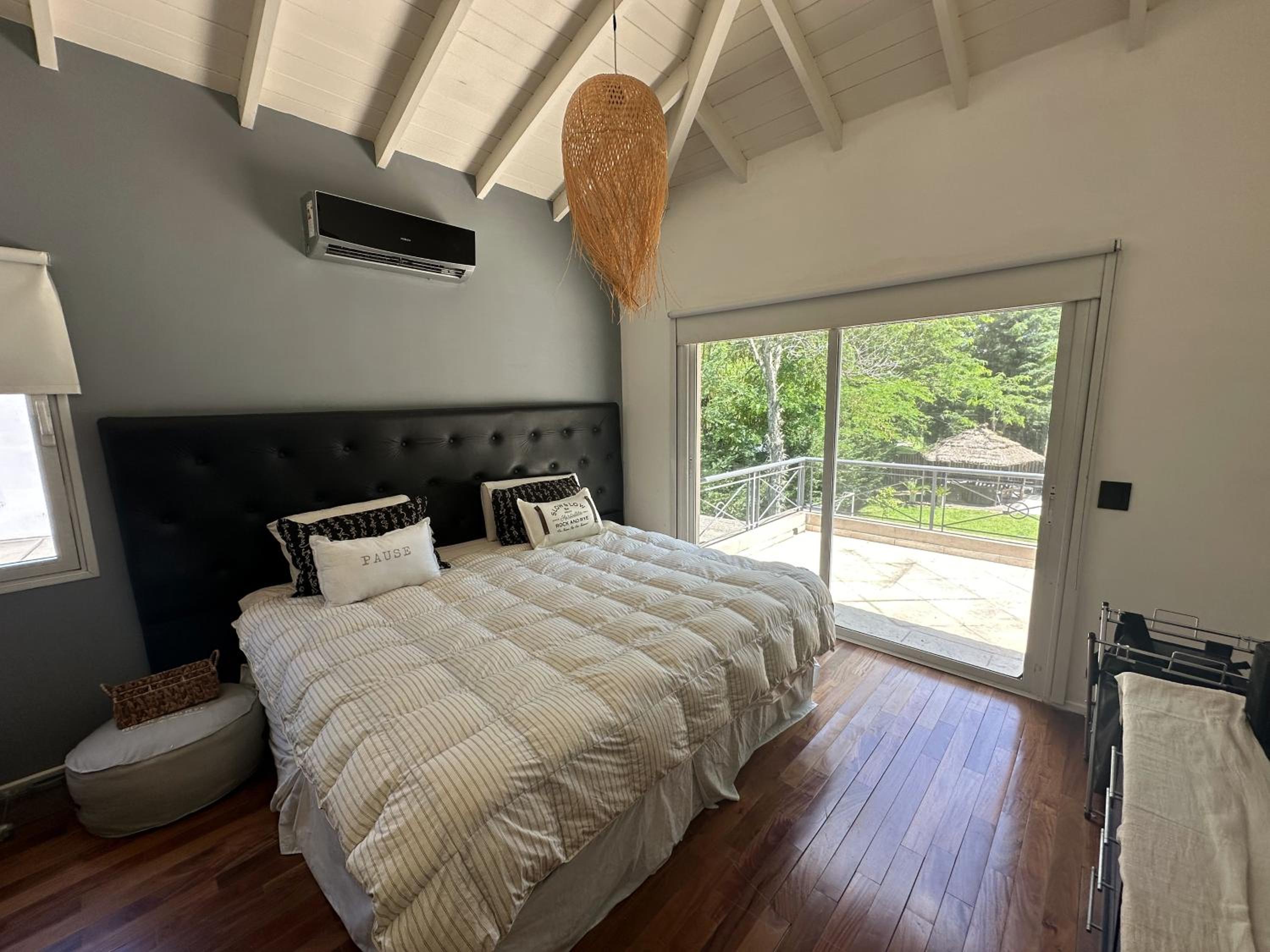 Three-Bedroom House photo 3