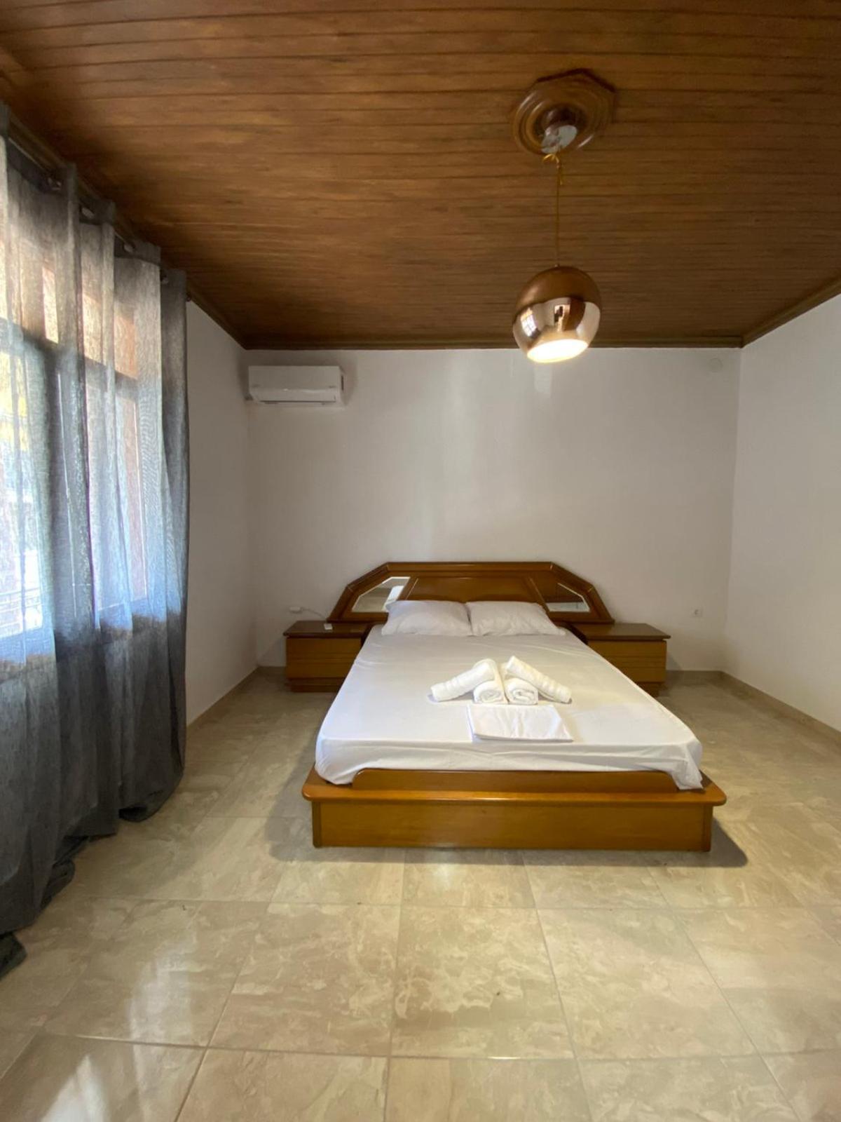 One-Bedroom House photo 1