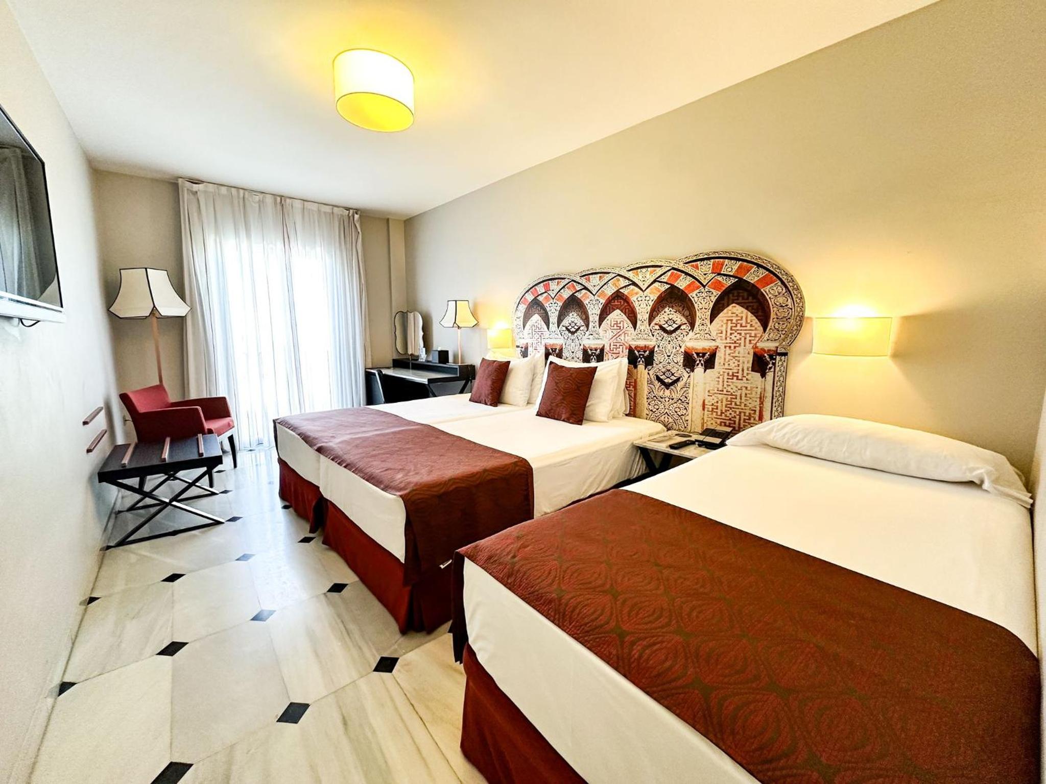 Double Room with Extra Bed - Photo 1