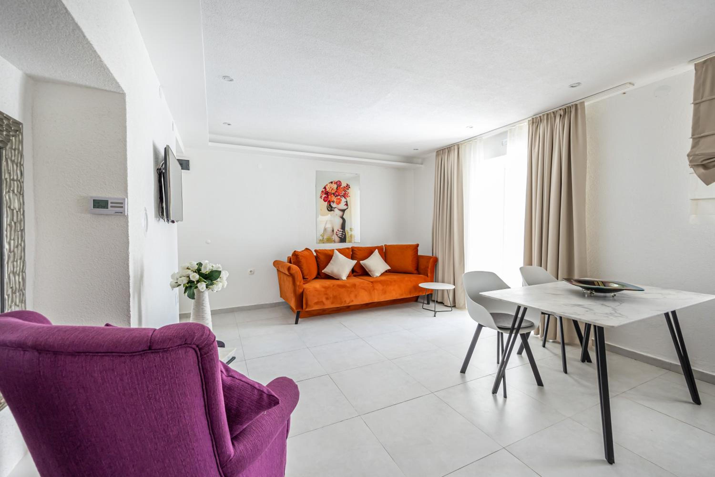Comfort Apartment with Pool View and Terrace