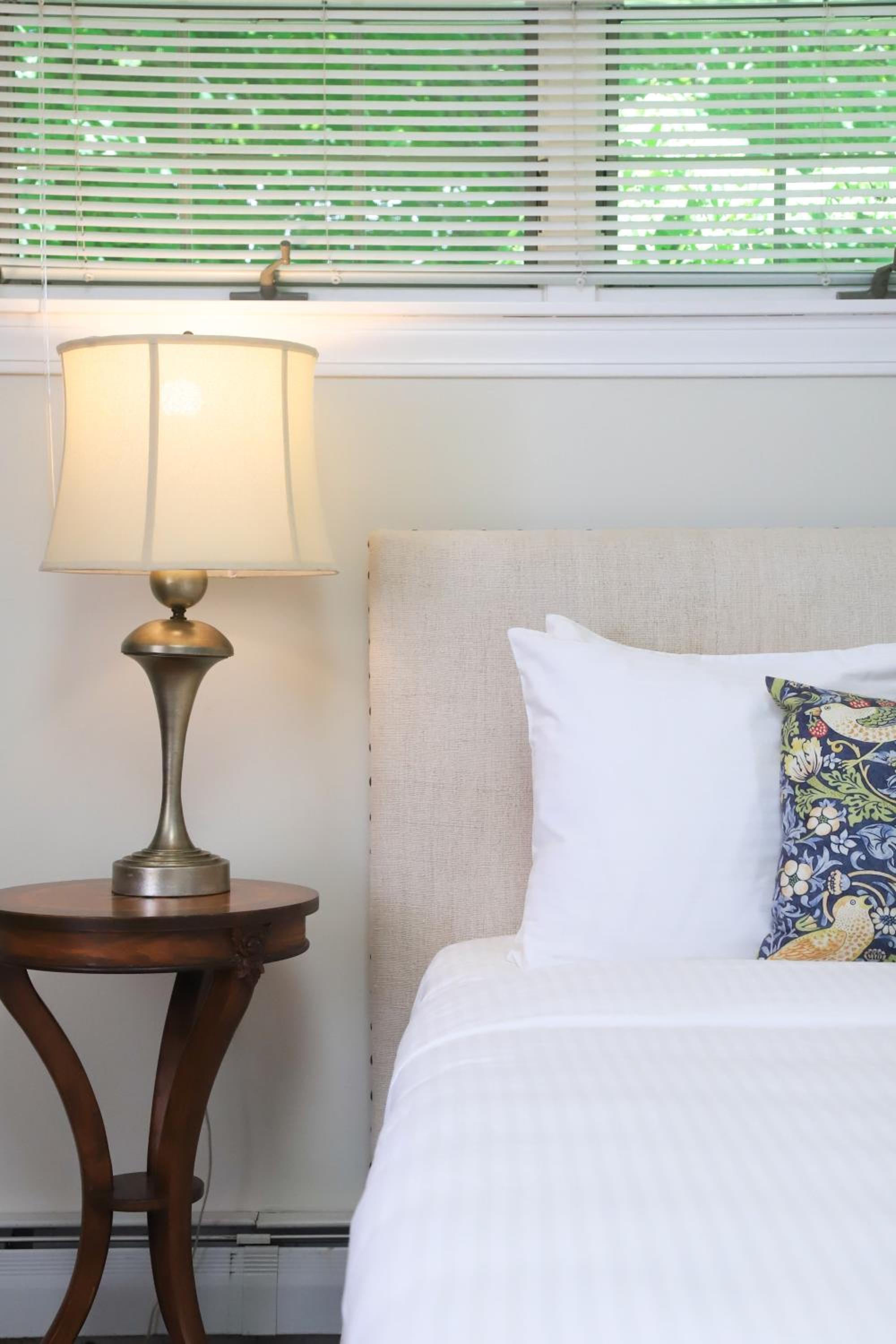 Queen Suite - Photo 14