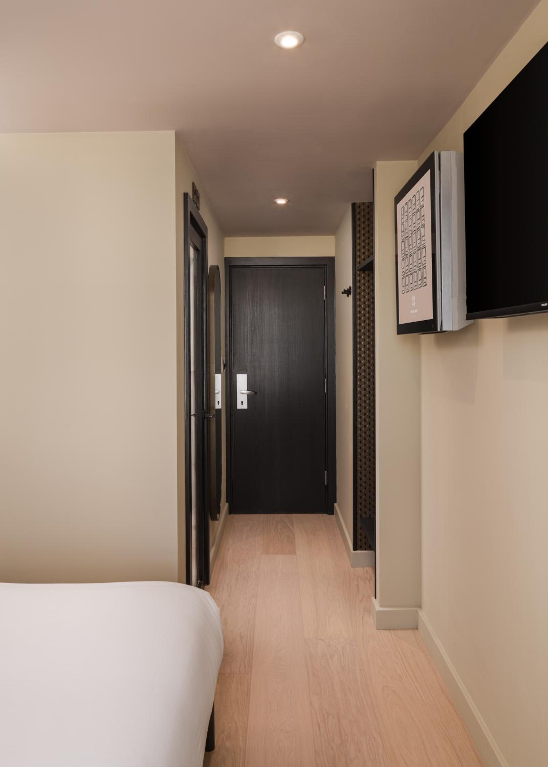 Superior Double Room *Newly Refurbished* photo 3