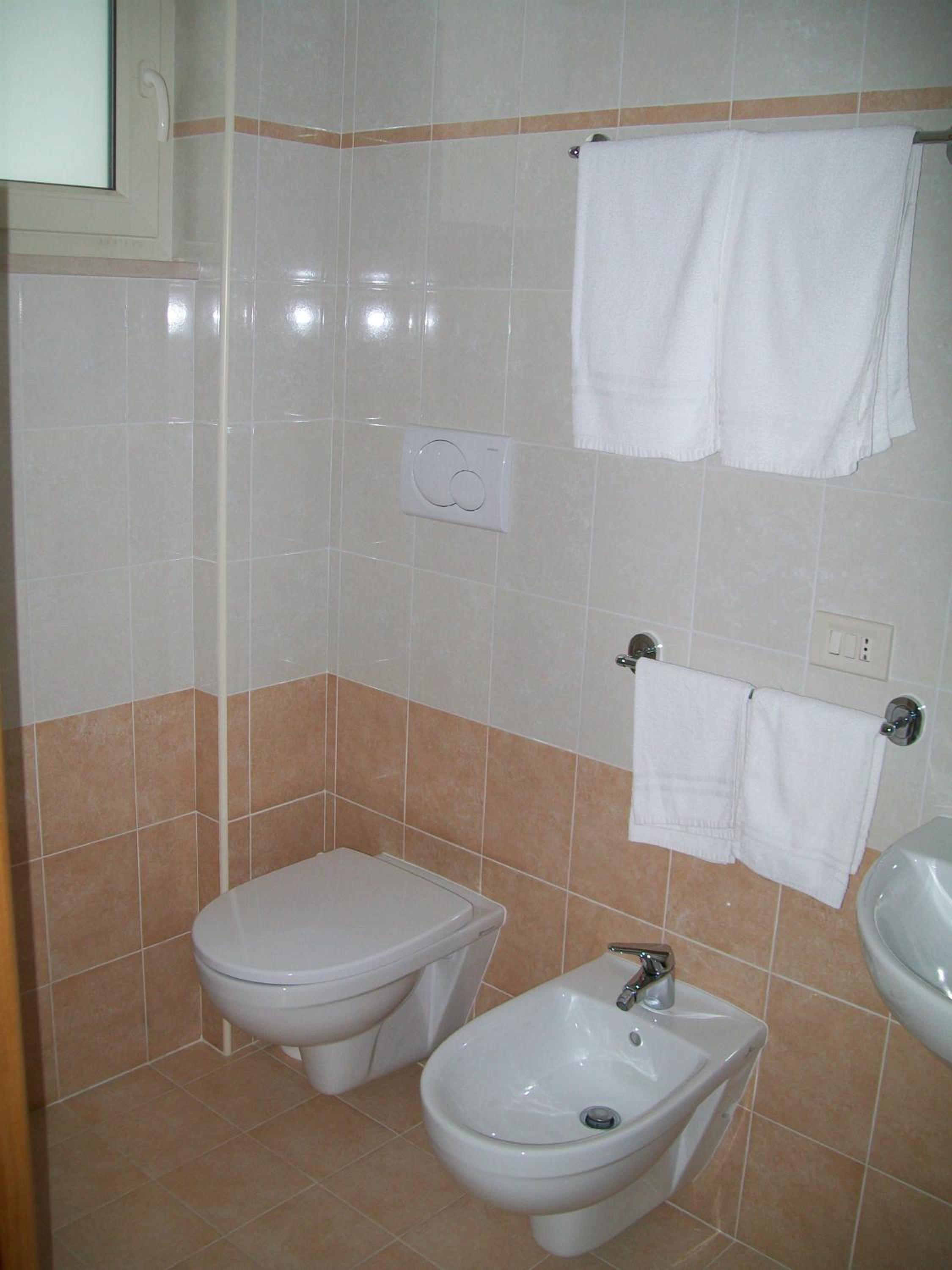 Double or Twin Room - Photo 14