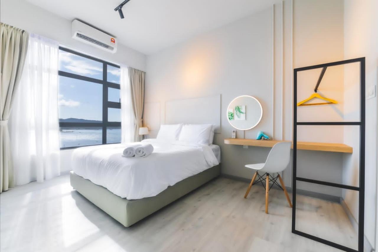 Two-Bedroom Apartment with Sea View - Photo 2