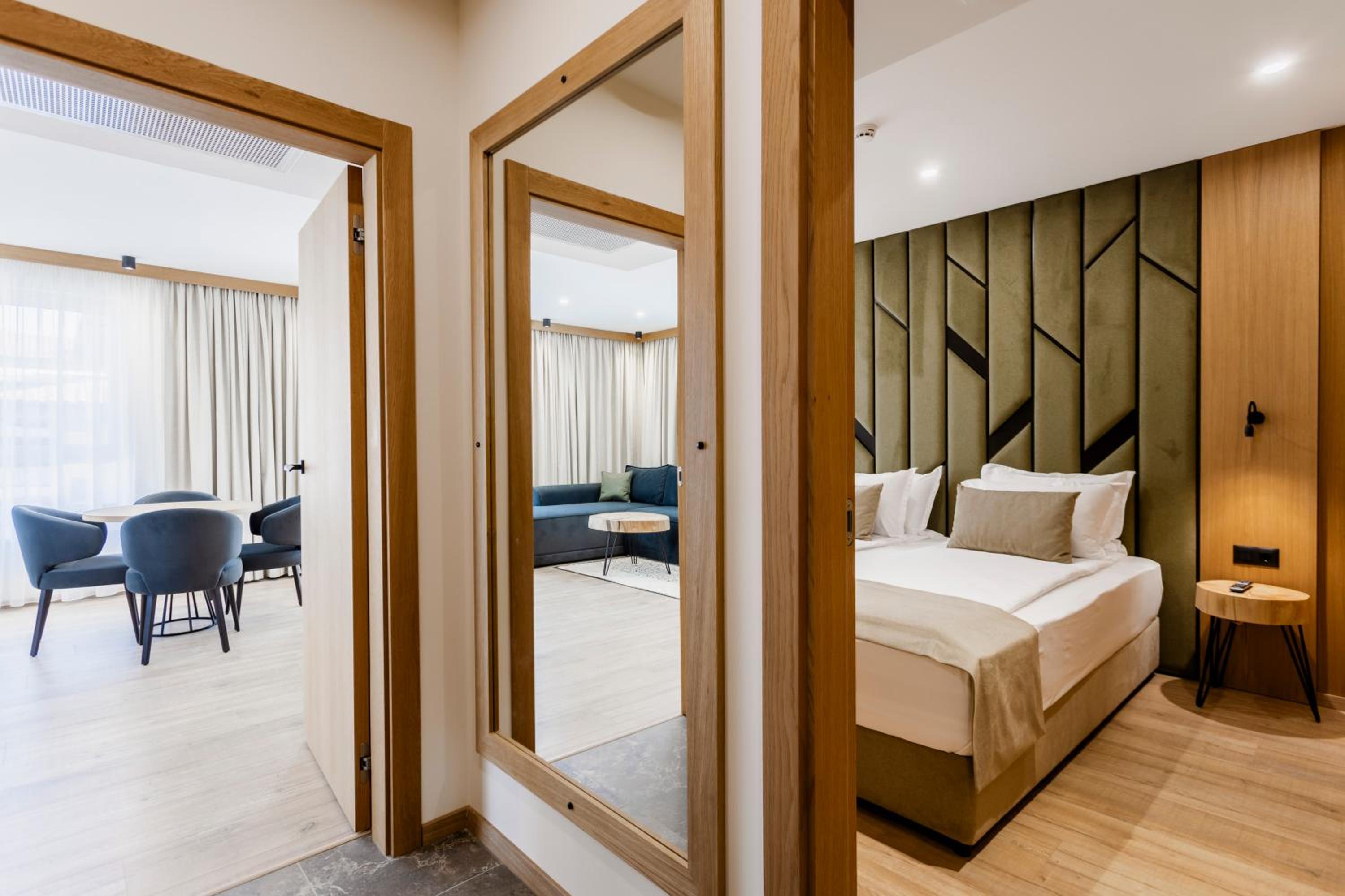 One-Bedroom Apartment with Pool View photo 3