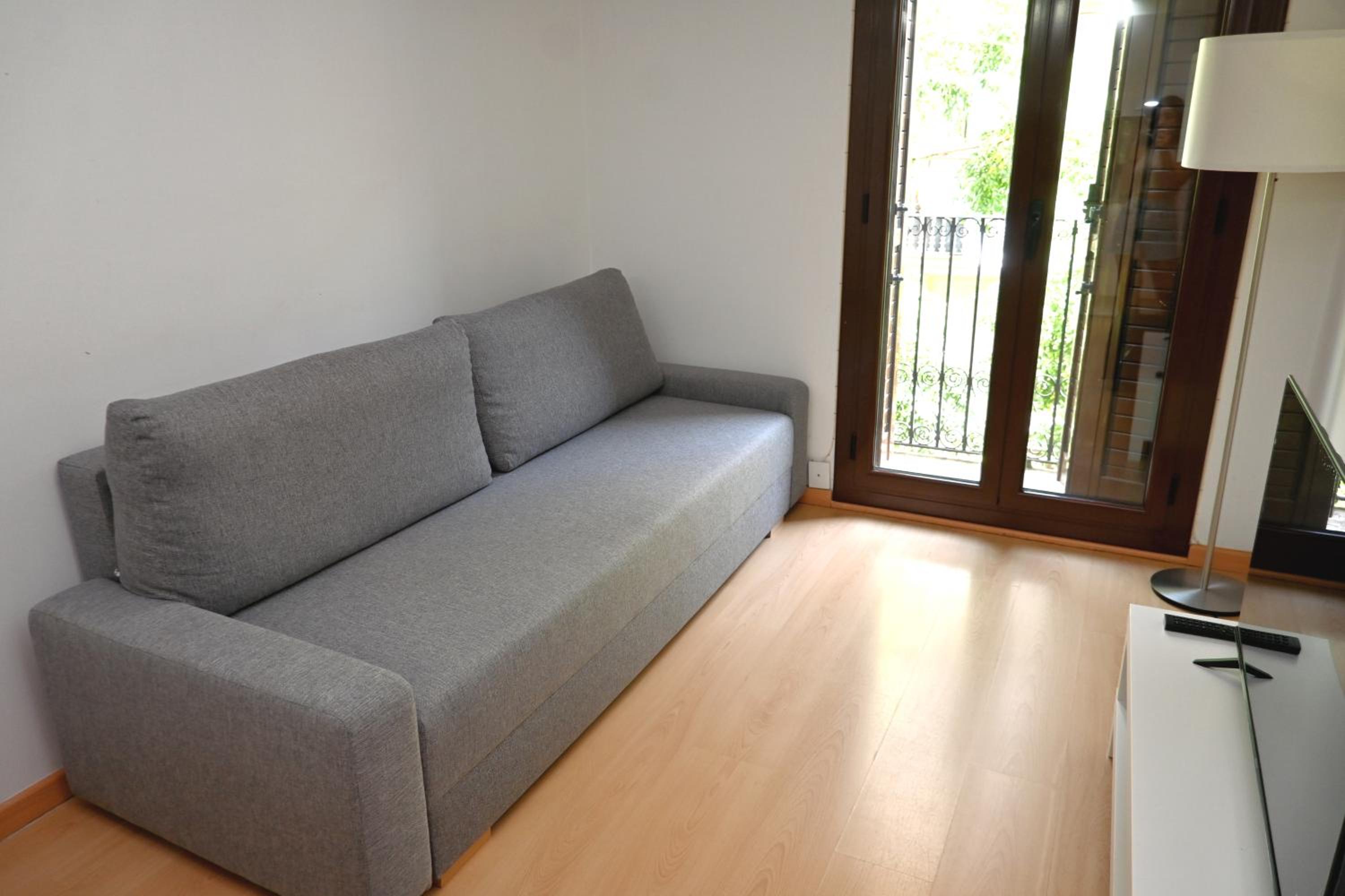 One-Bedroom Standard Apartment photo 3