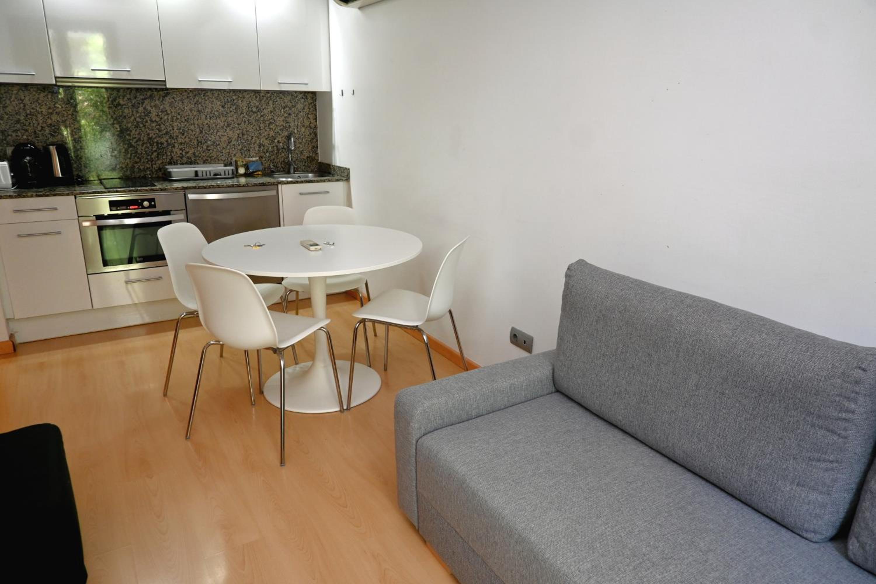 One-Bedroom Standard Apartment photo 2