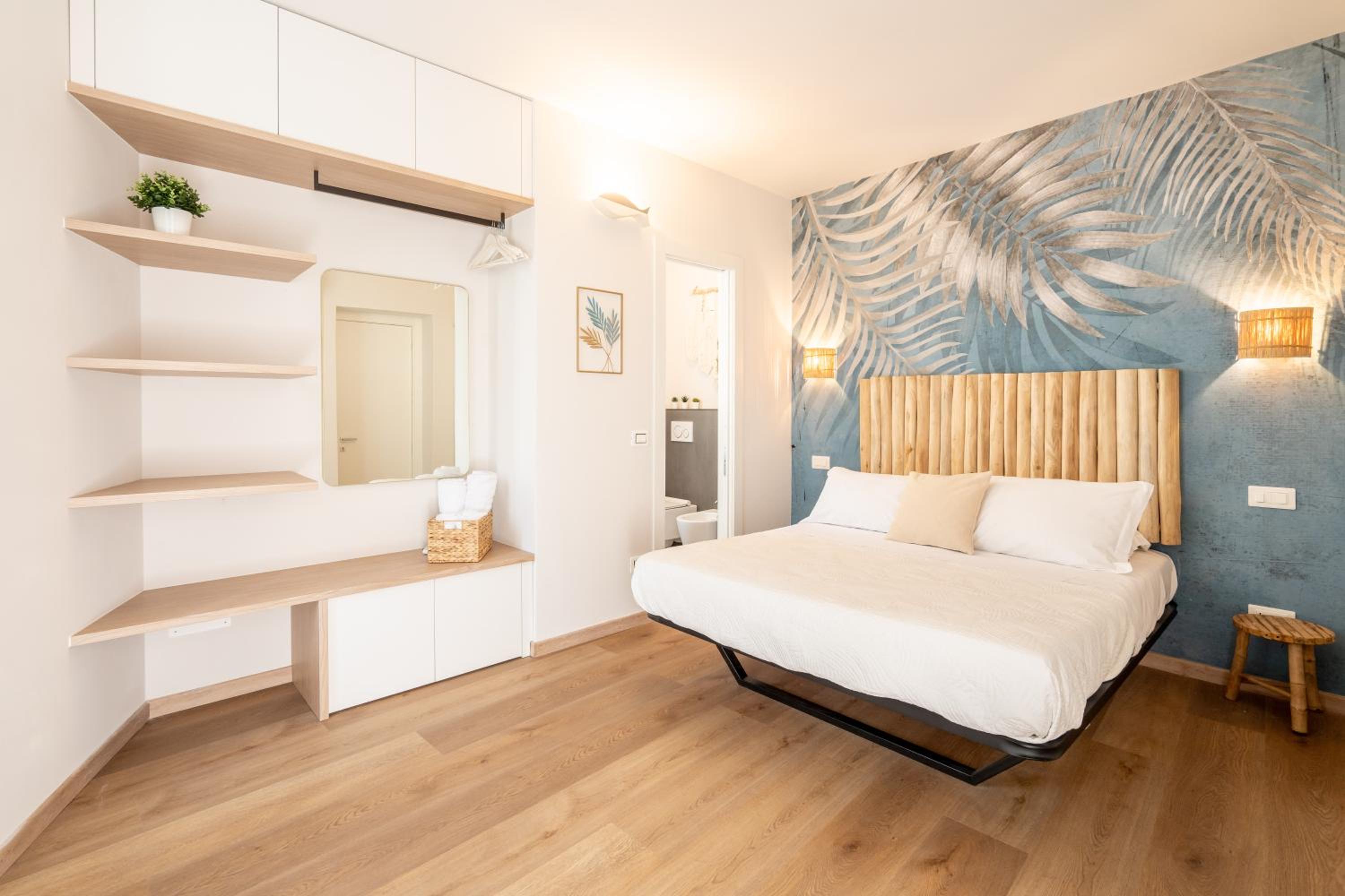 Deluxe Double Room with Partial Sea View