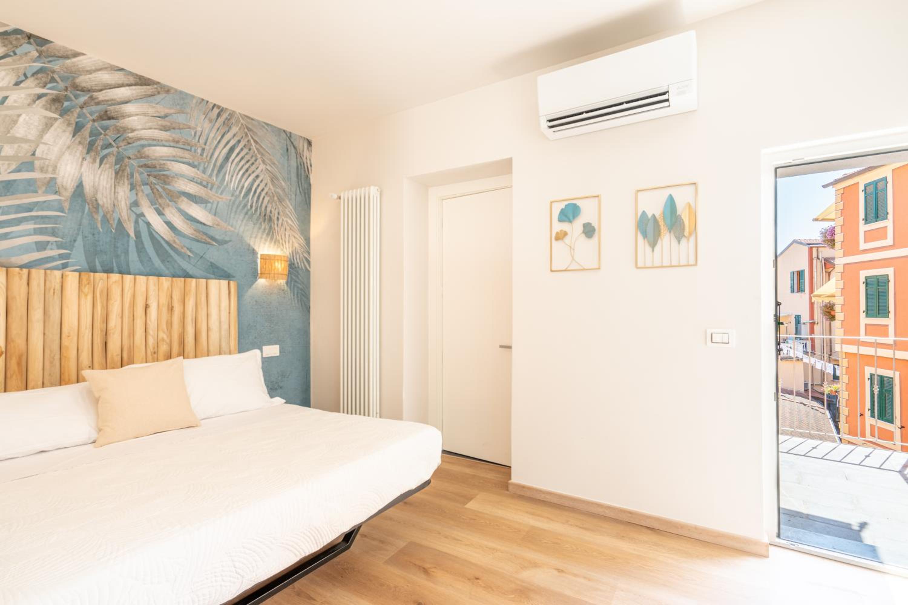 Deluxe Double Room with Partial Sea View photo 3