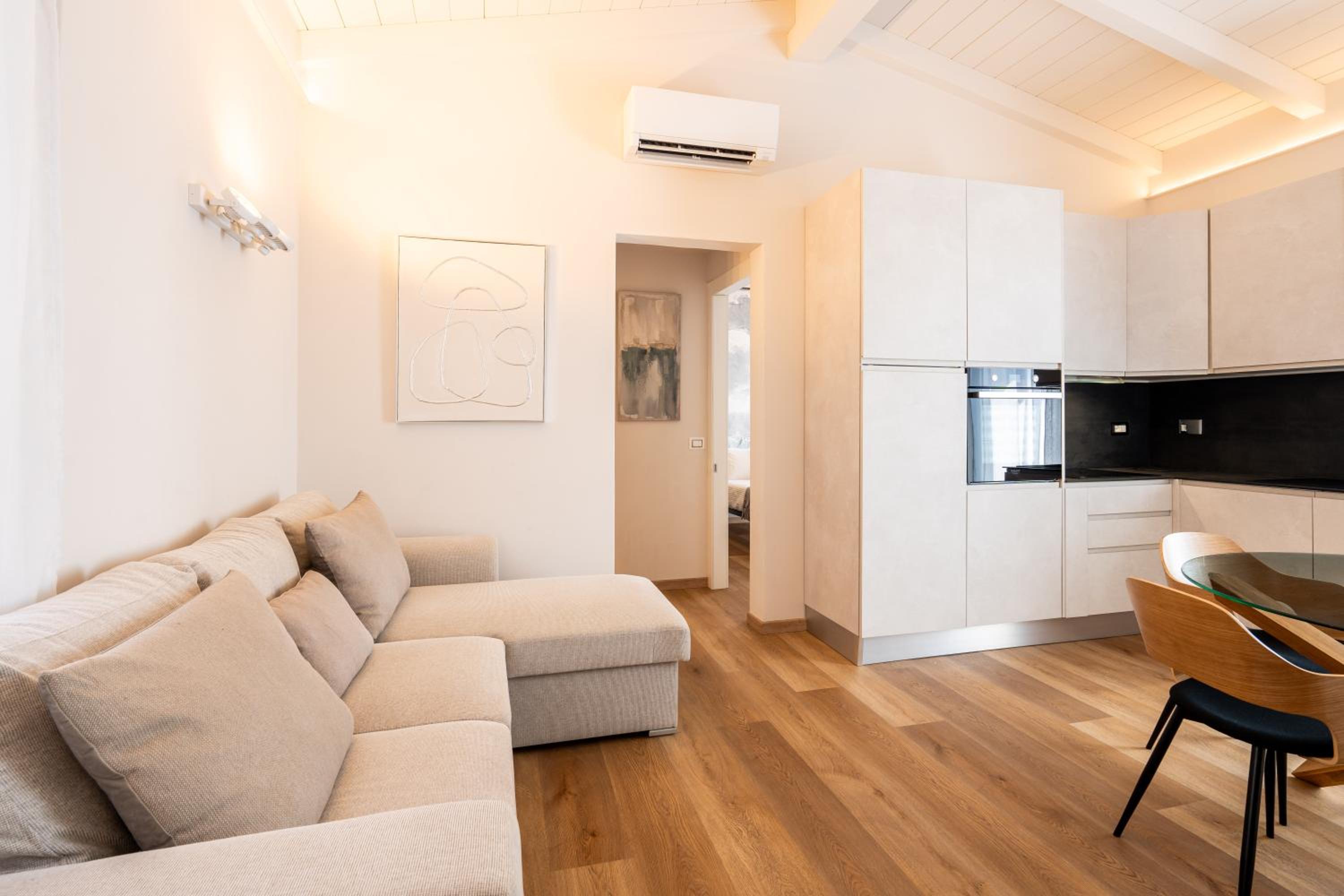 One-Bedroom Apartment with Sea View and Terrace photo 2