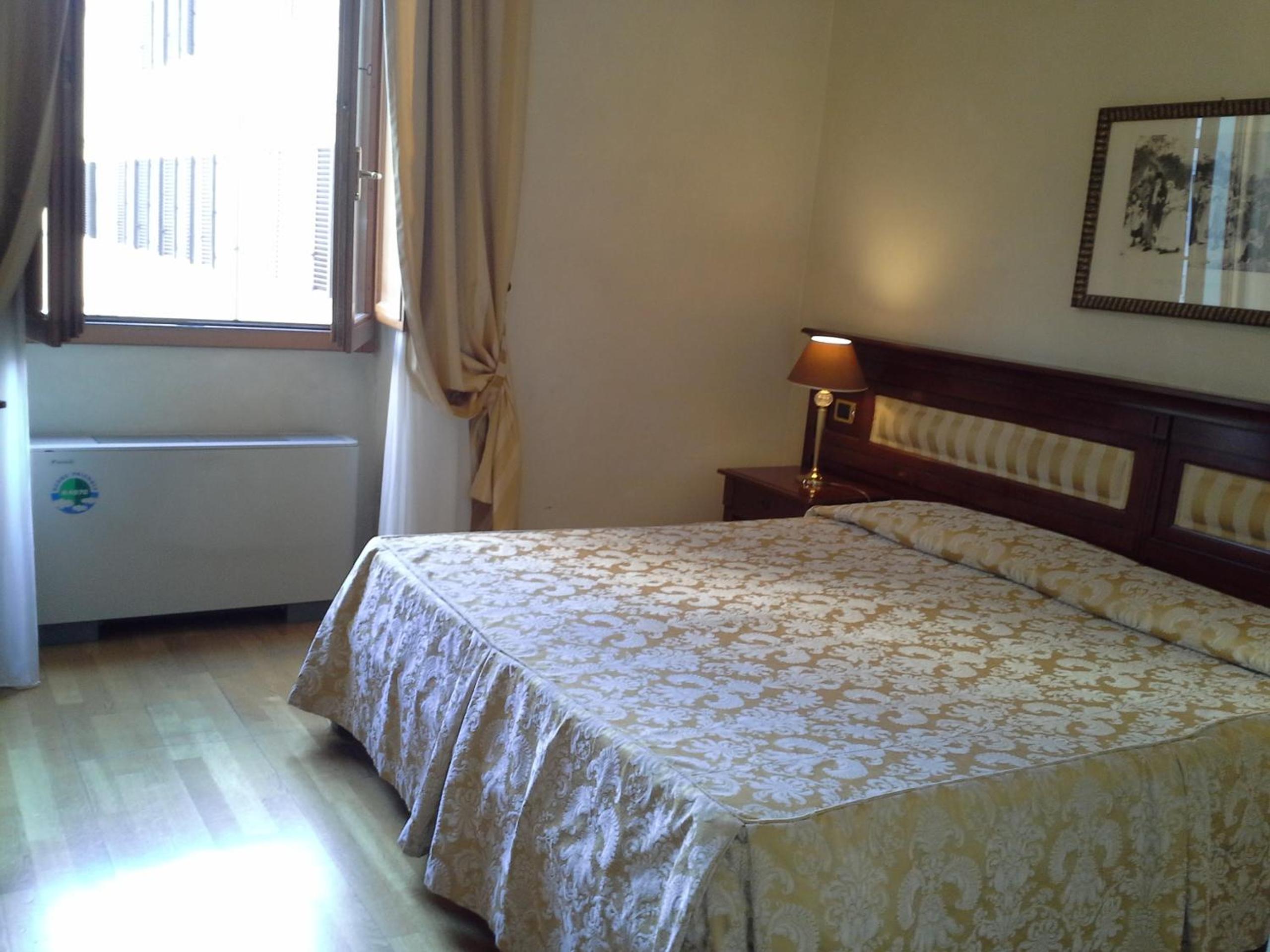 Double or Twin Room thumbnail 6