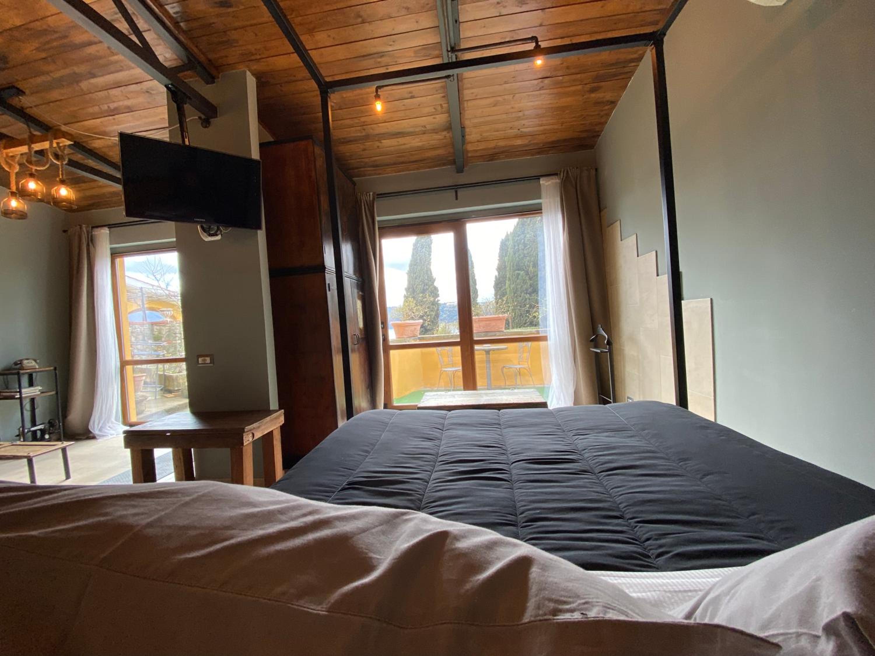Suite with Lake View - Photo 3