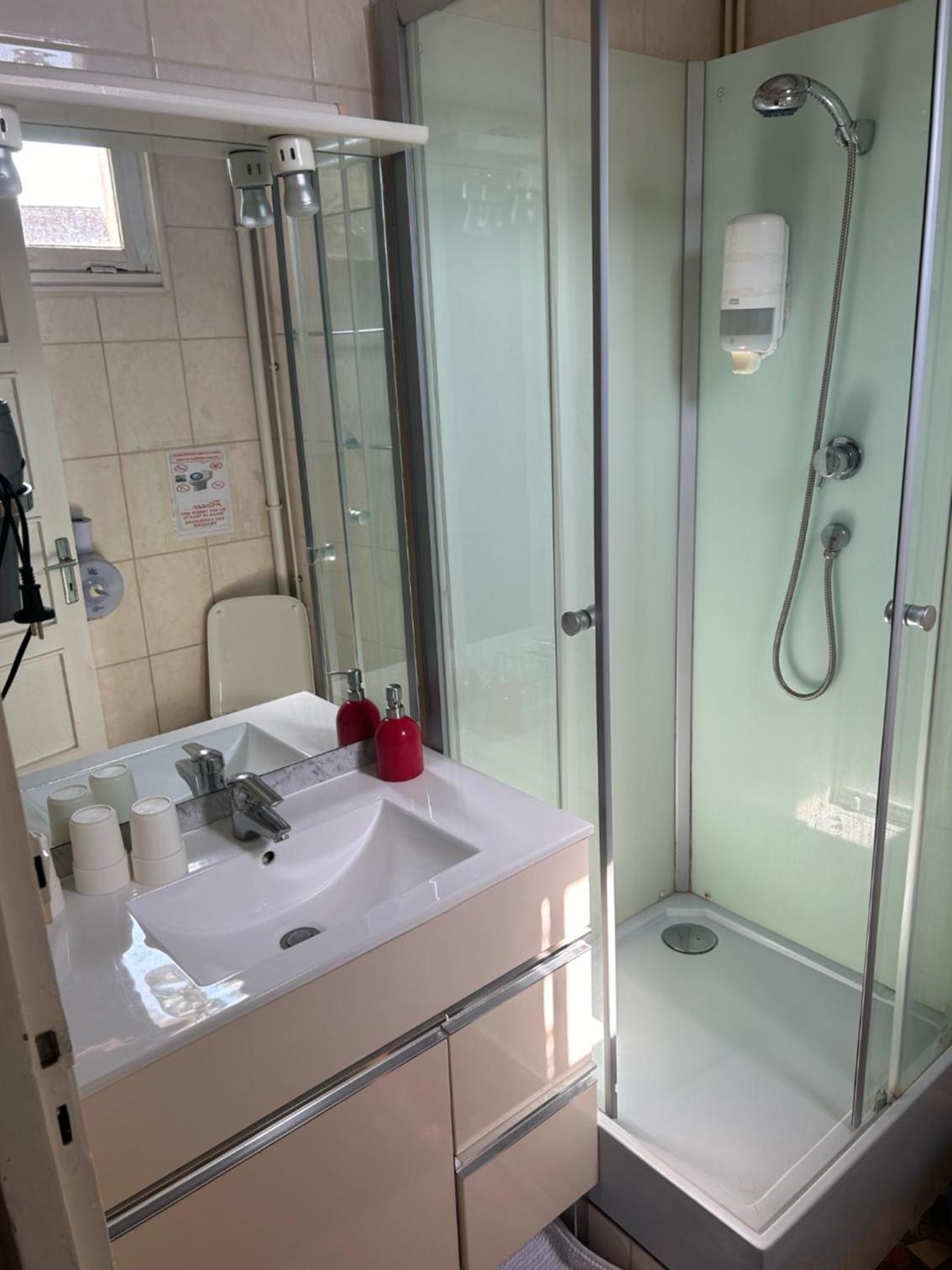 Standard Triple Room - Photo 4