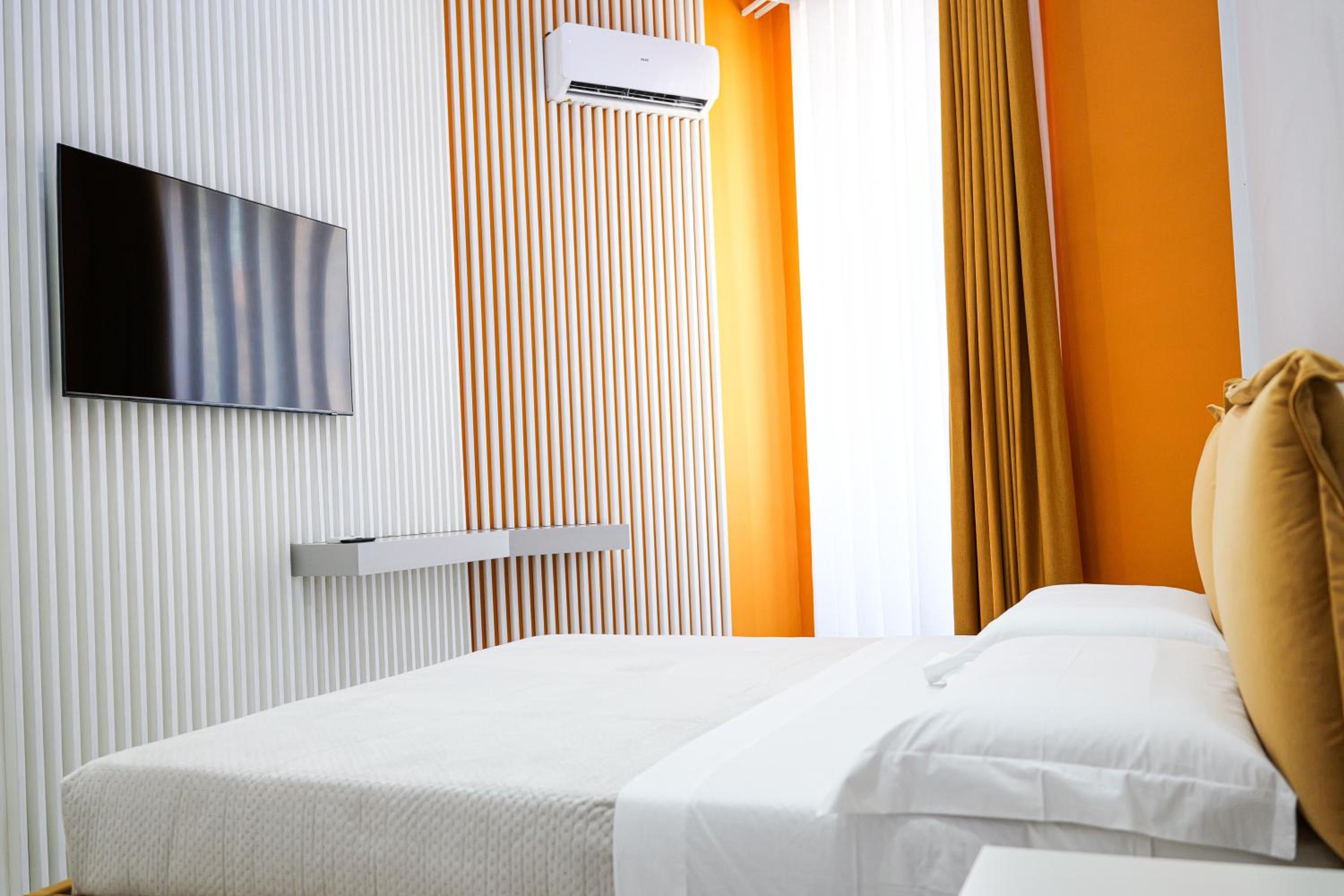 Deluxe One-Bedroom Apartment