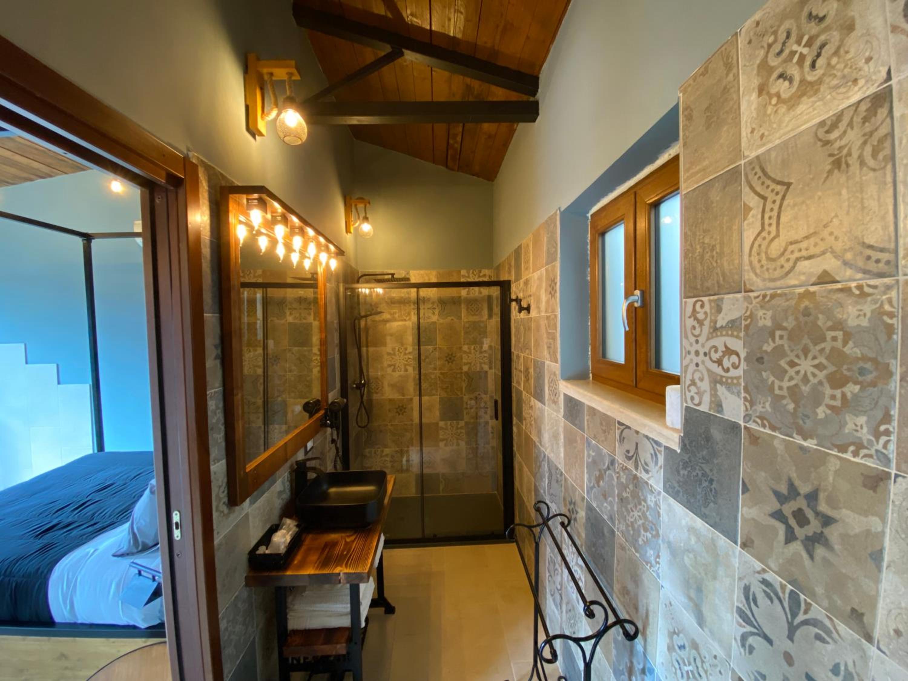 Suite with Lake View - Photo 11