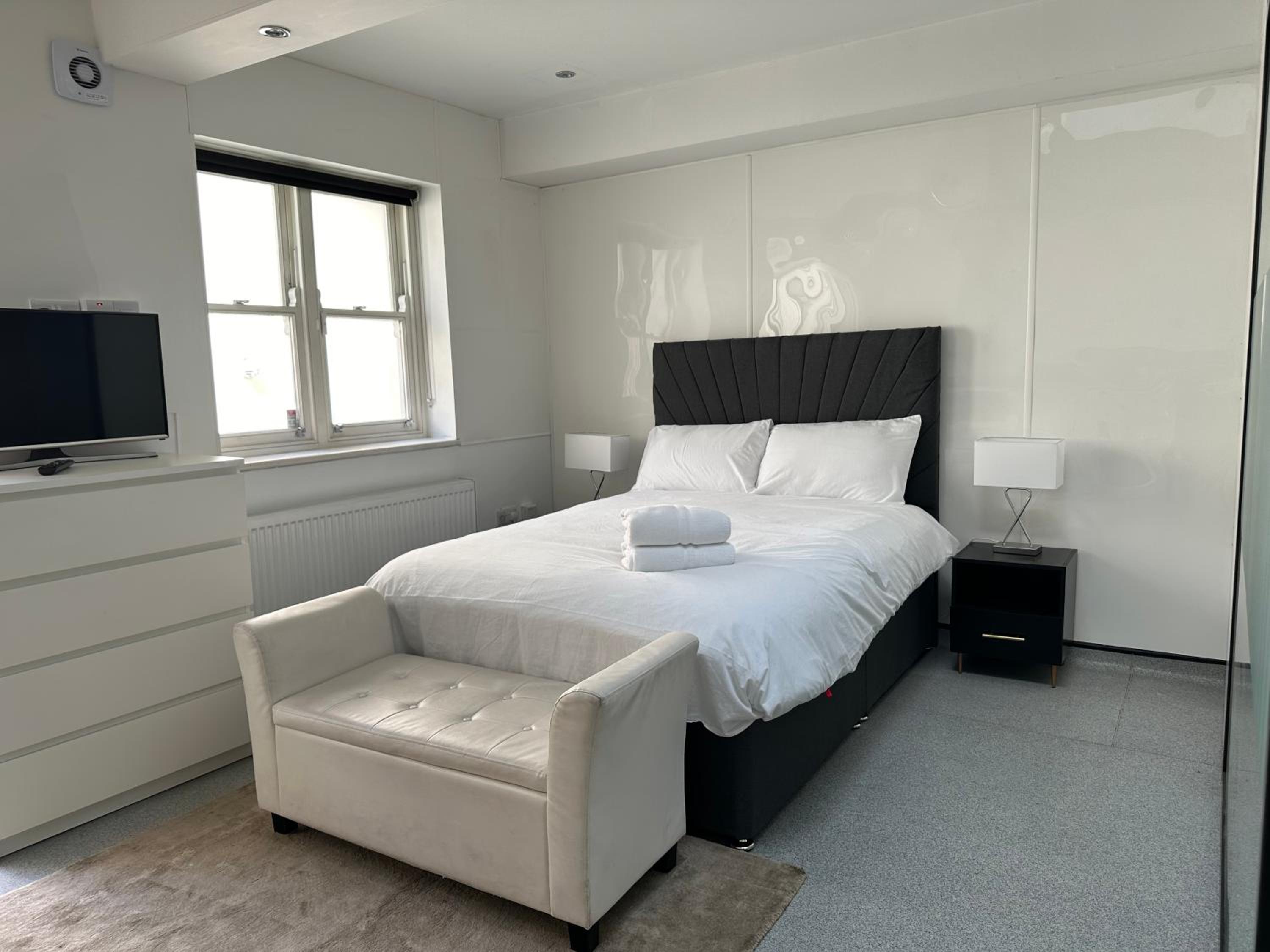 Two-Bedroom Deluxe Apartment photo 2