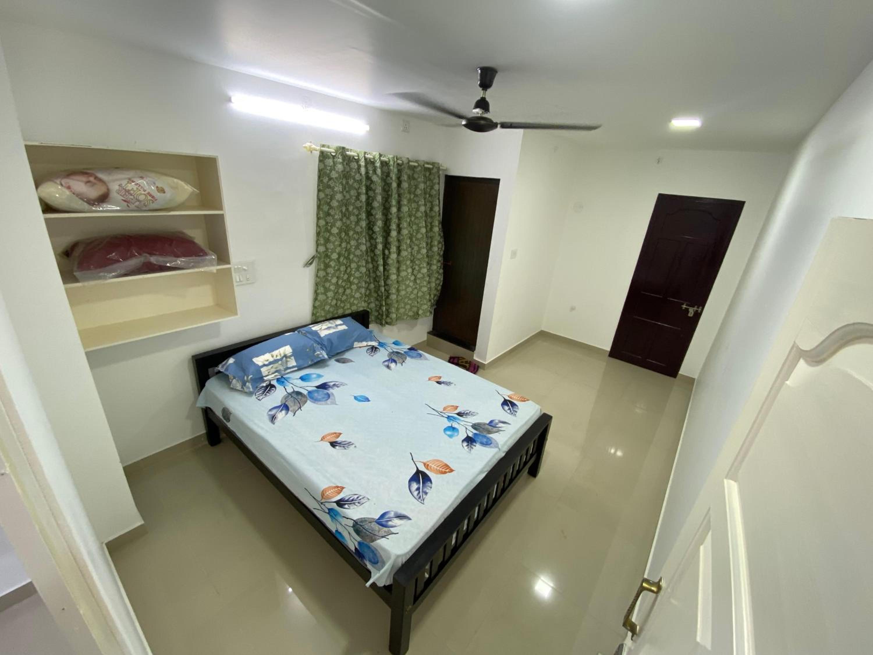 One-Bedroom Apartment photo 2