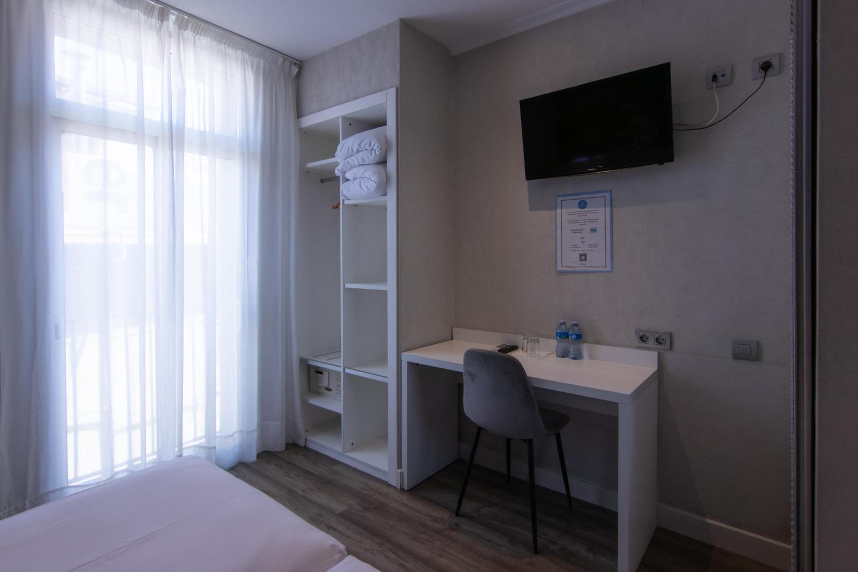 Standard Twin Room photo 3