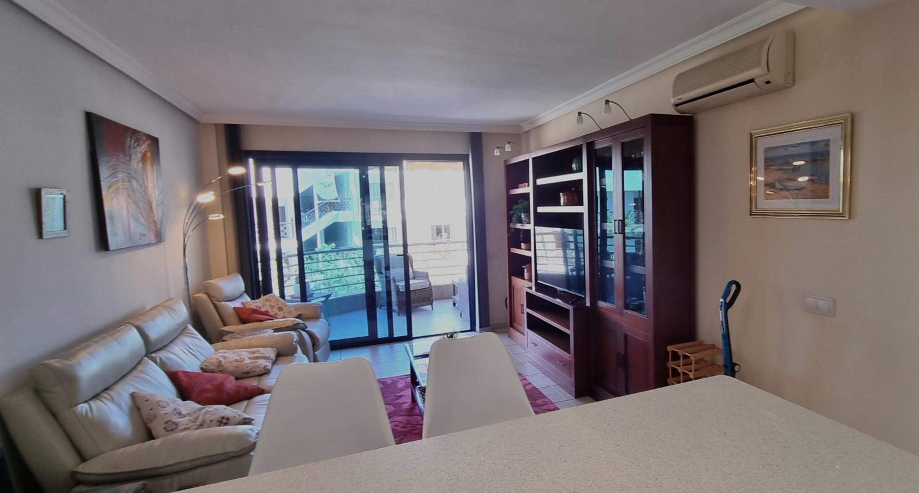 Apartamento de Dos Habitaciones con Terraza