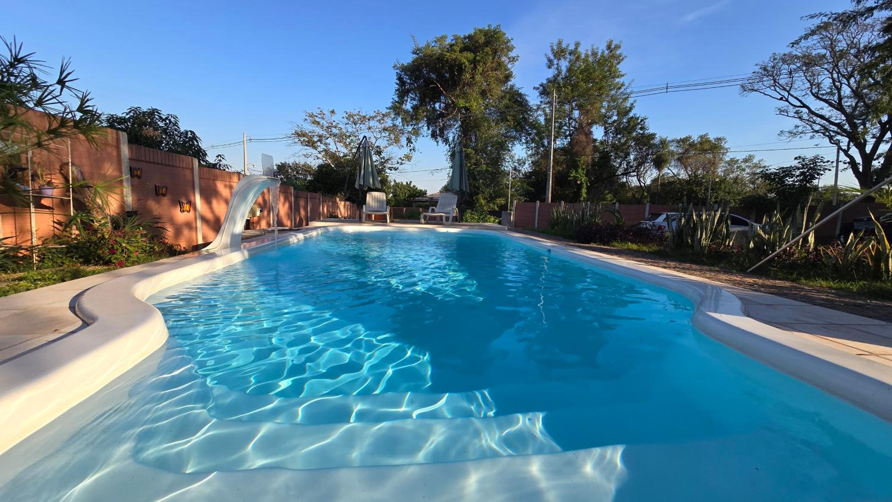 Apartment With Pool View