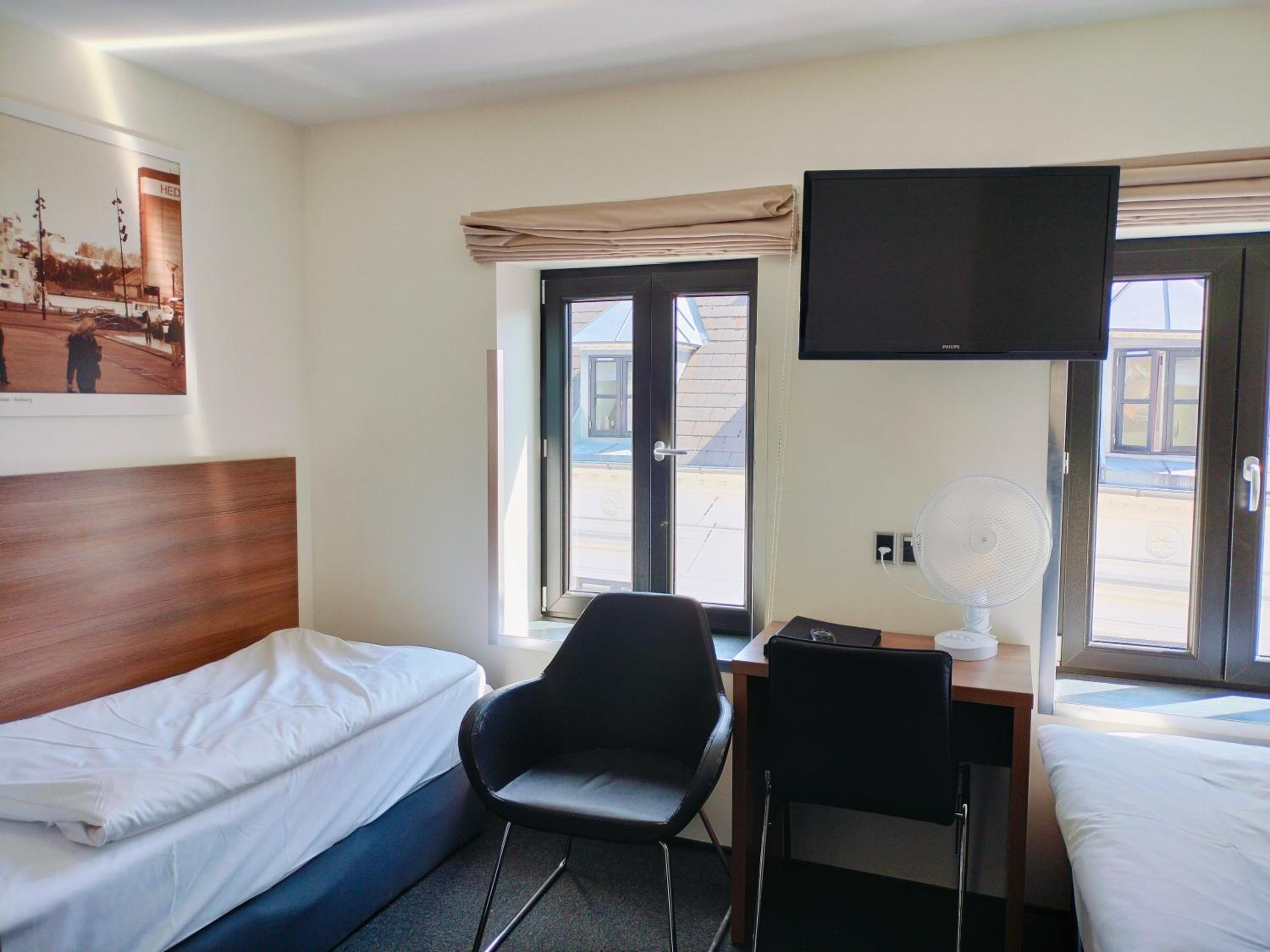 Premium Twin Room photo 3