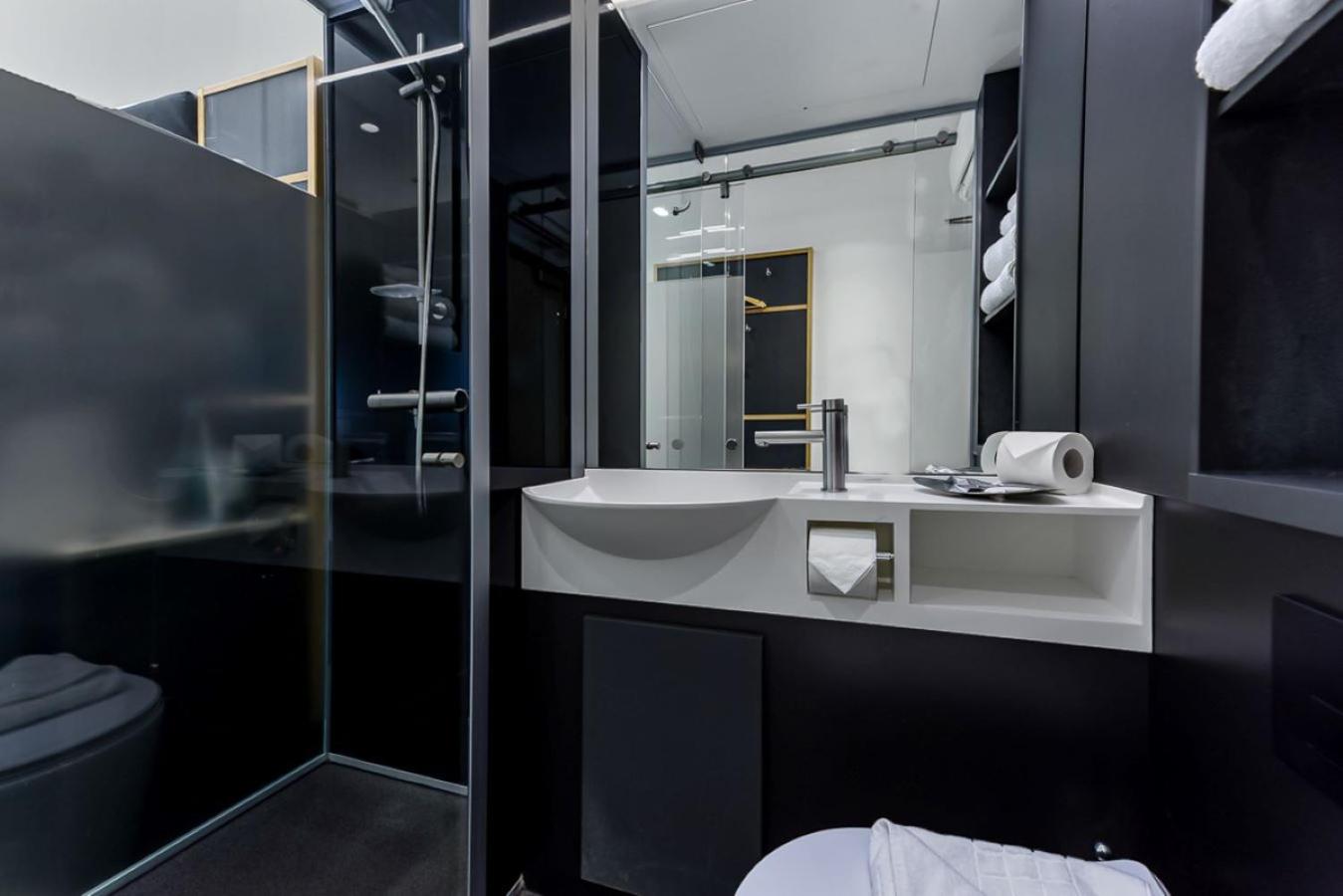 Queen Room photo 2
