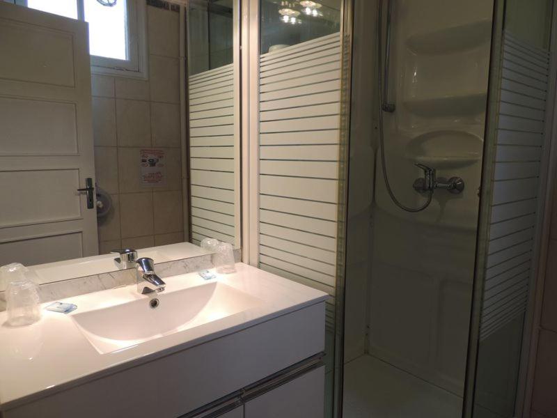 Double Room with Private Bathroom - Photo 4