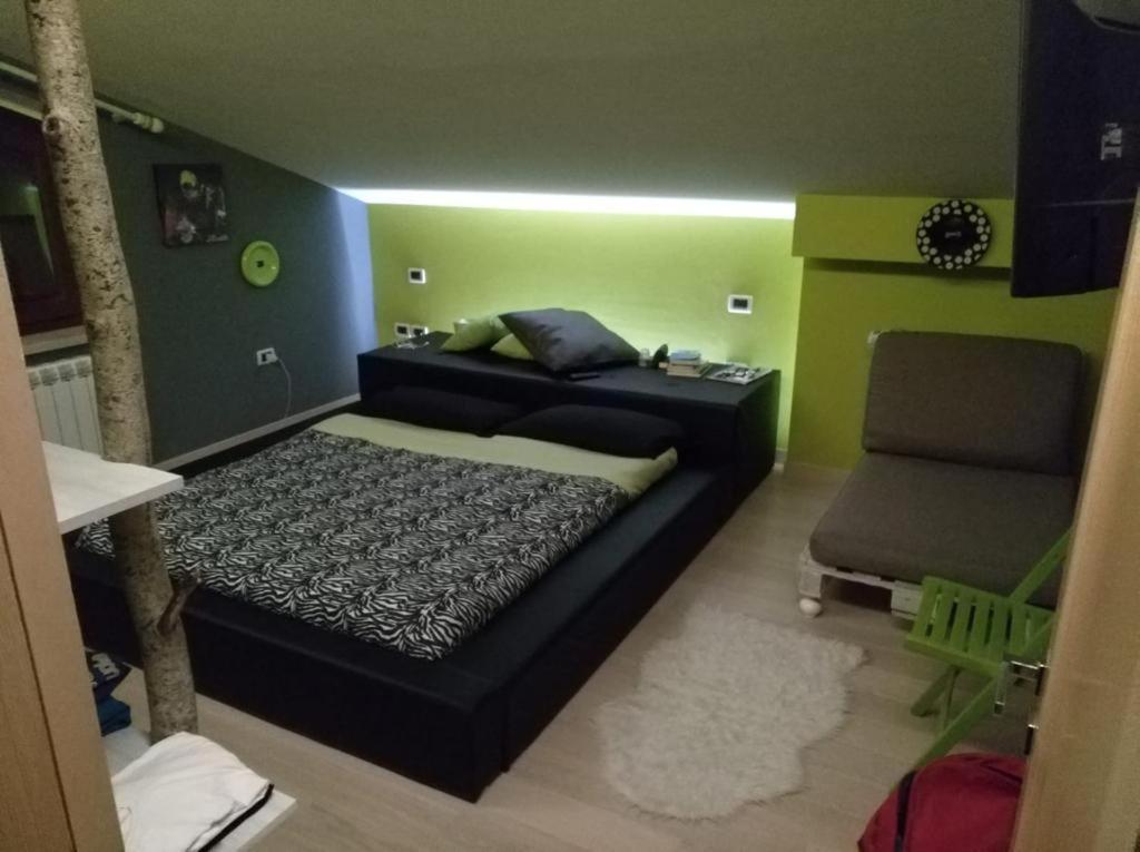 One-Bedroom Apartment photo 1