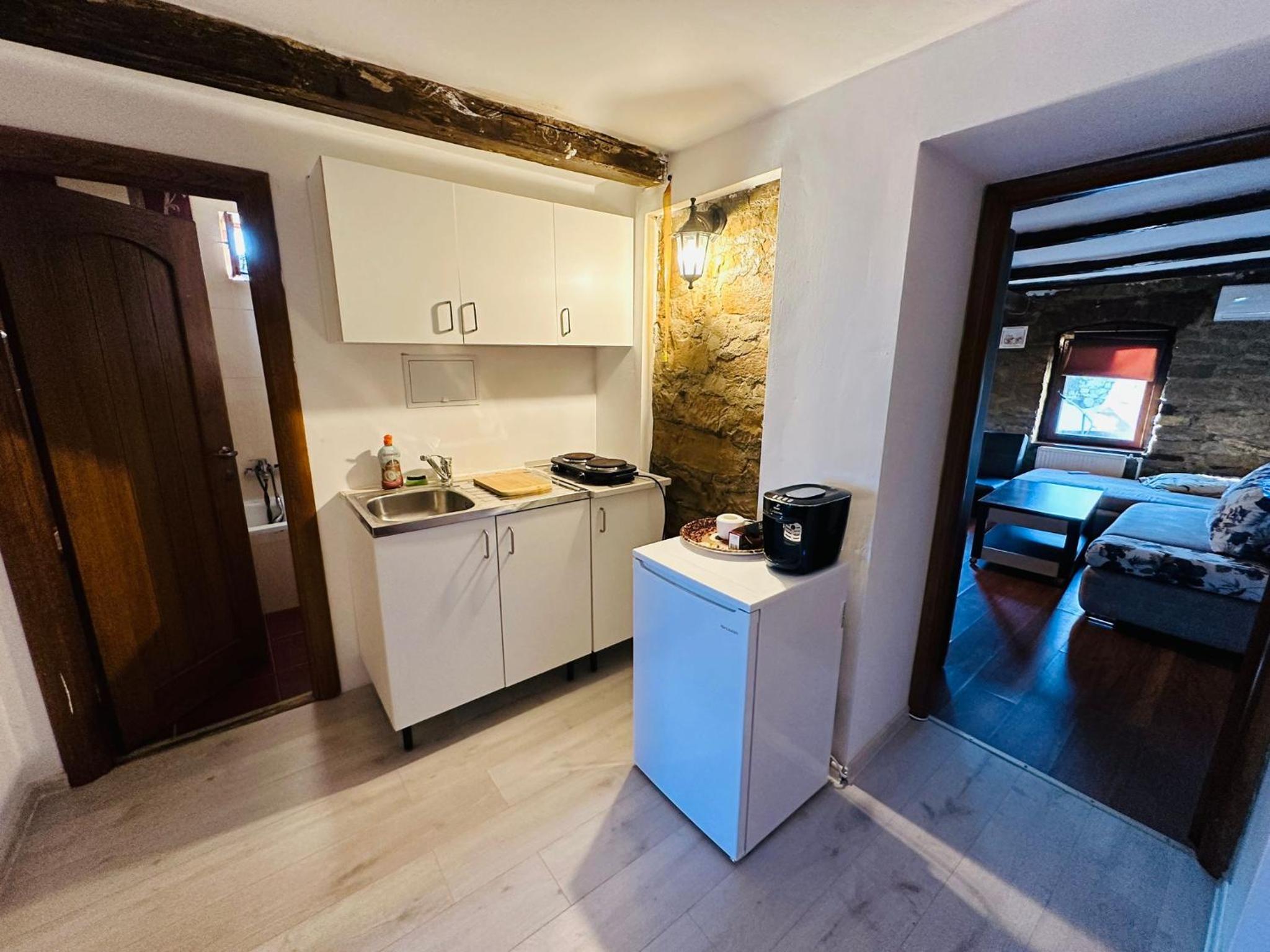 One-Bedroom House - Photo 6