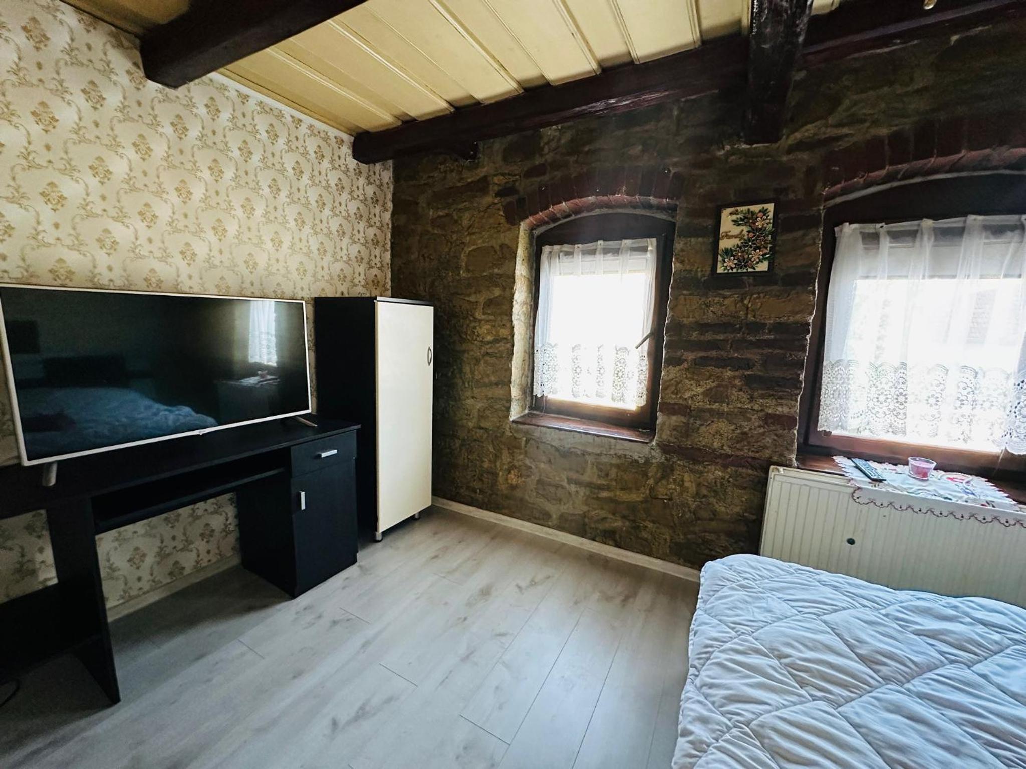One-Bedroom House - Photo 7