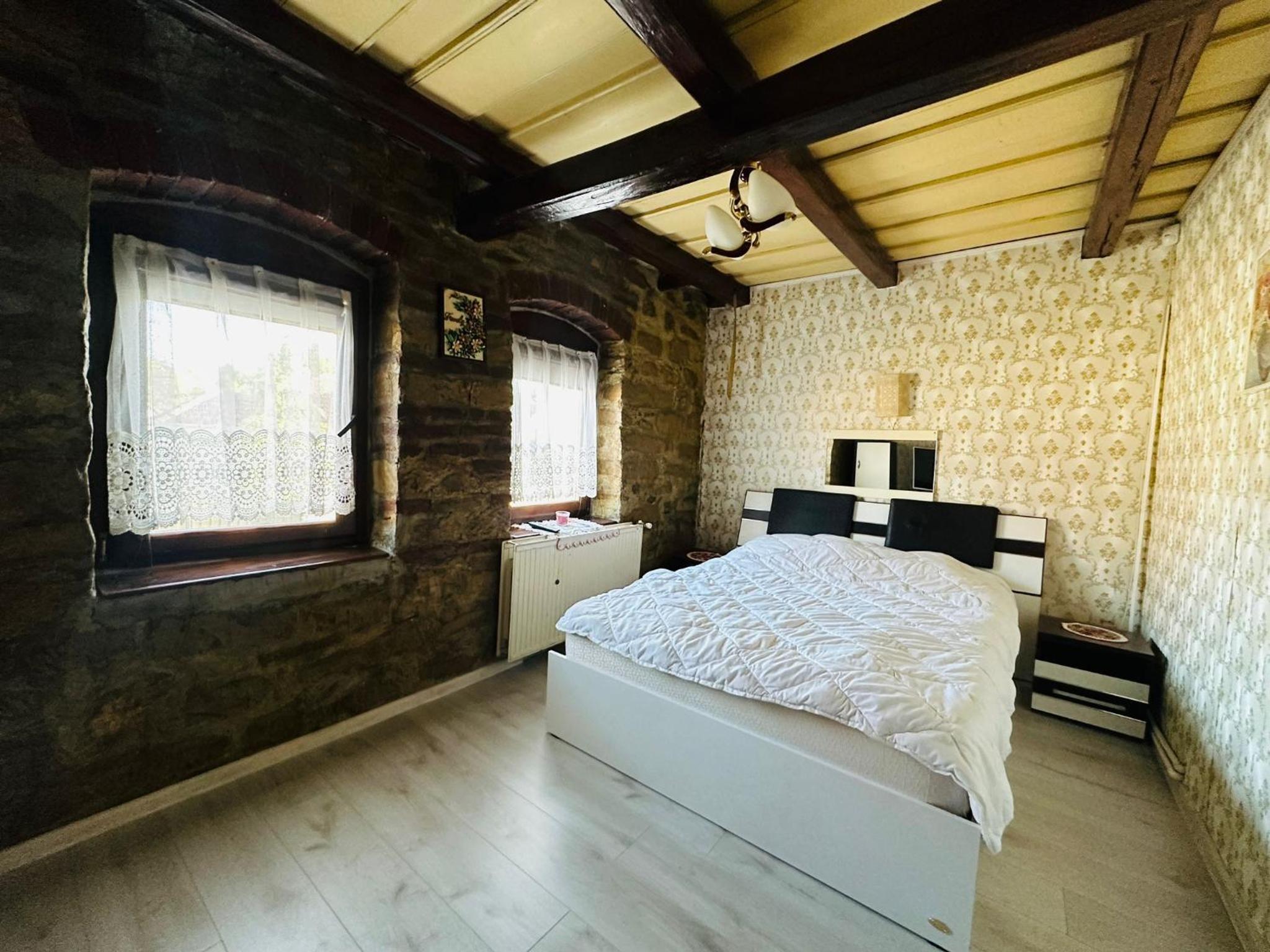 One-Bedroom House - Photo 8