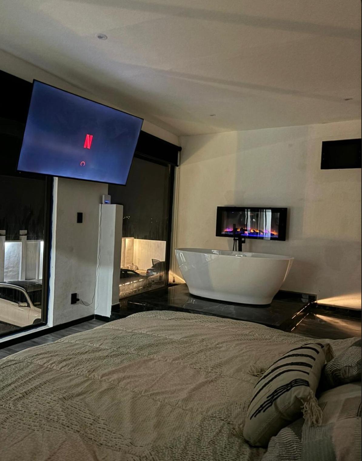 One-Bedroom House photo 1