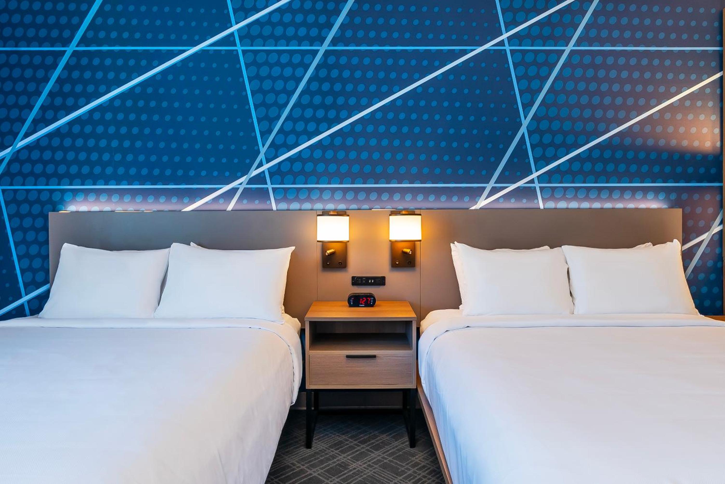 Superior Queen Room with Two Queen Beds - Non-Smoking photo 3