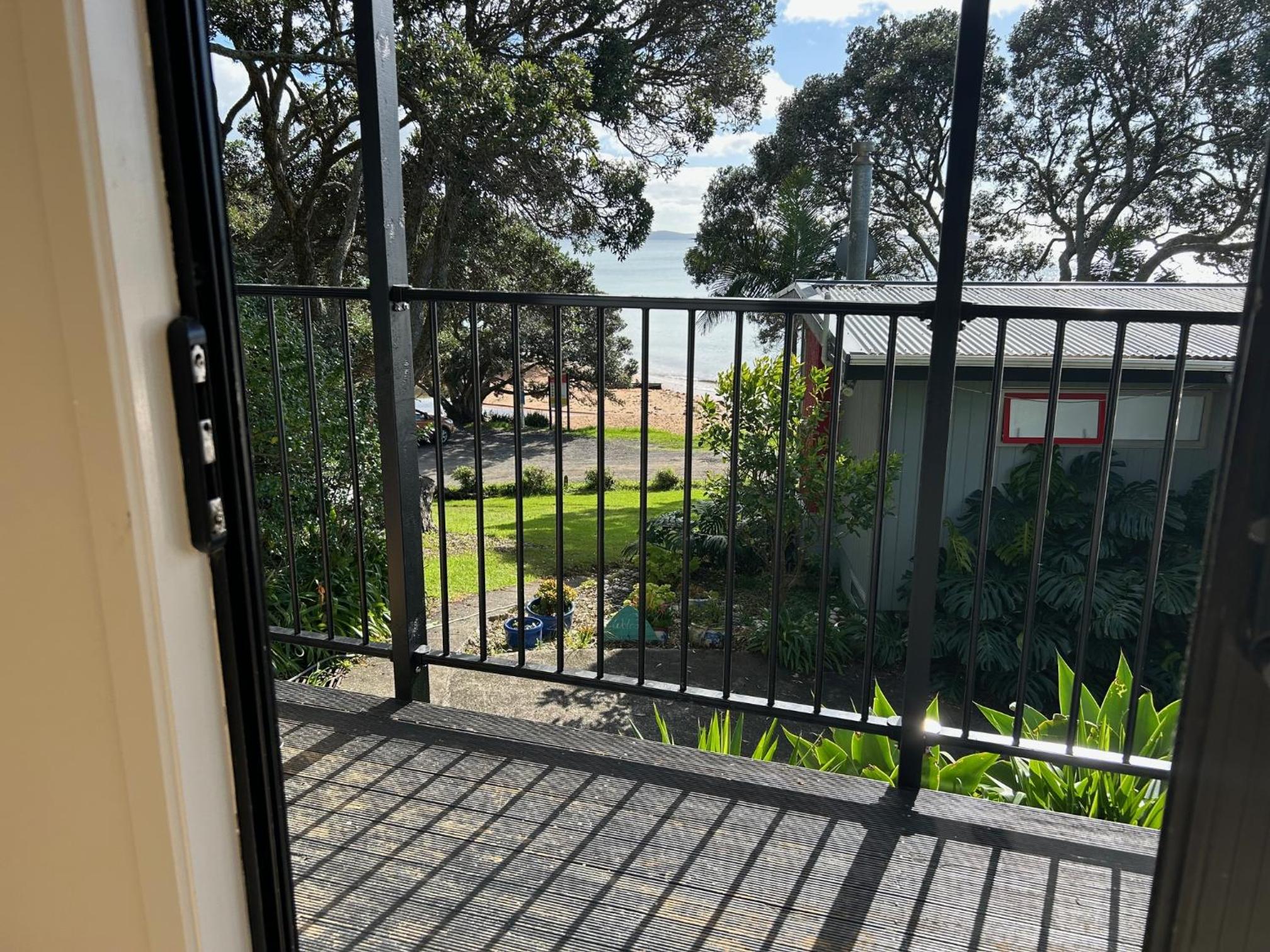 Budget Double Room - Photo 9