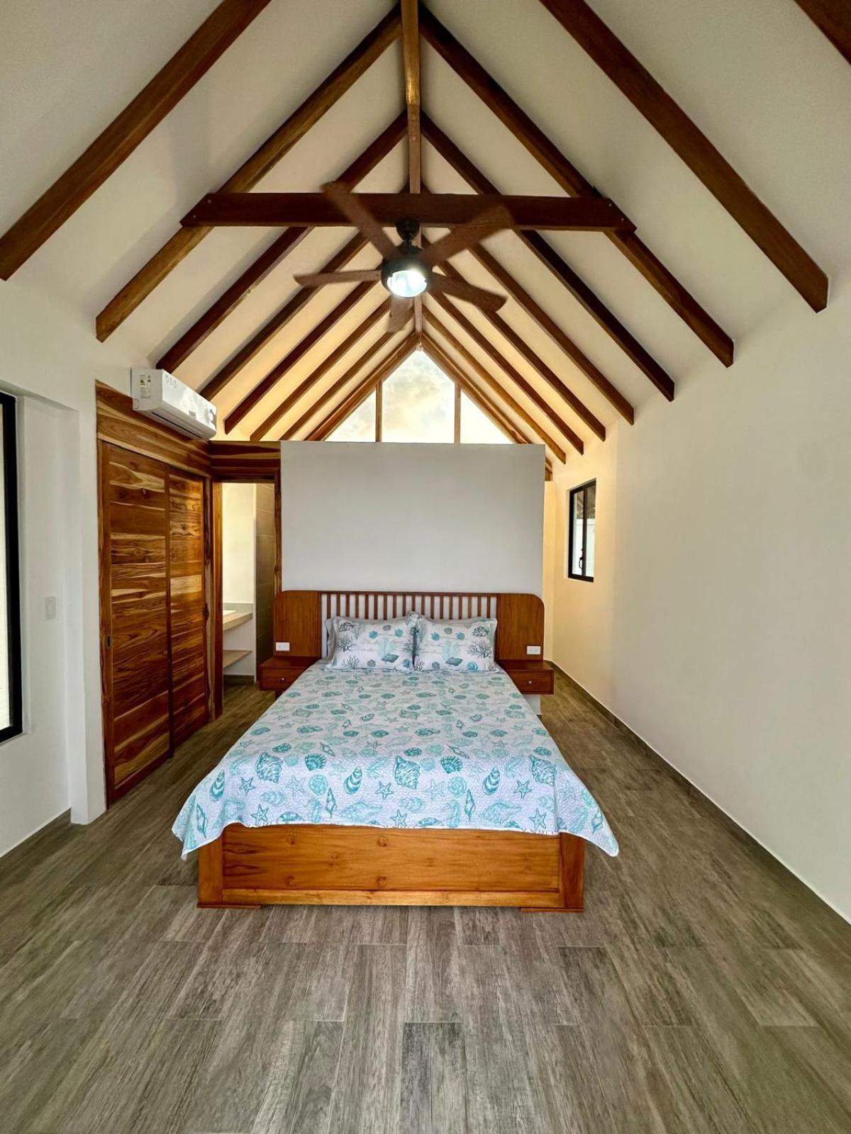 Queen Room With Pool View photo 2