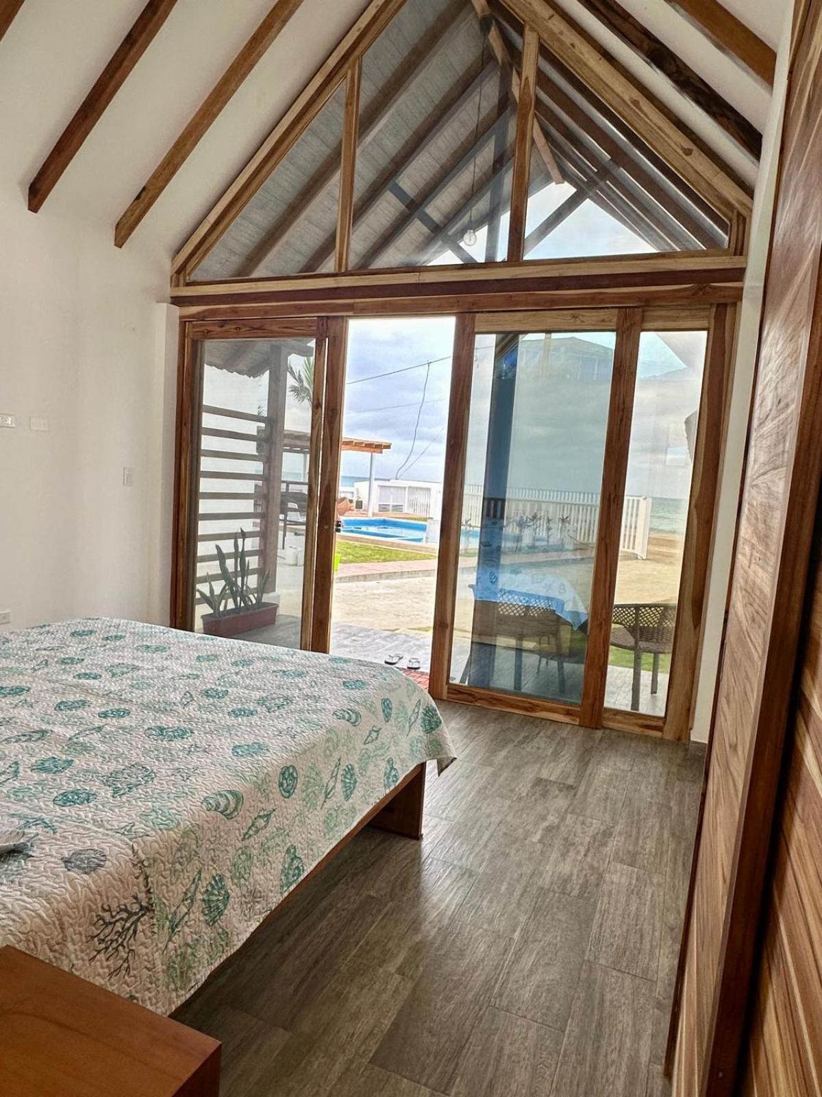 Queen Room With Pool View photo 3