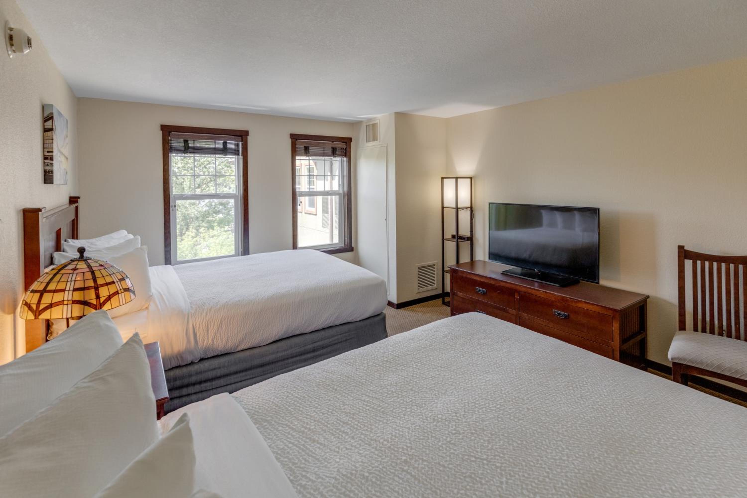 Two Queen Classic Room - Photo 10
