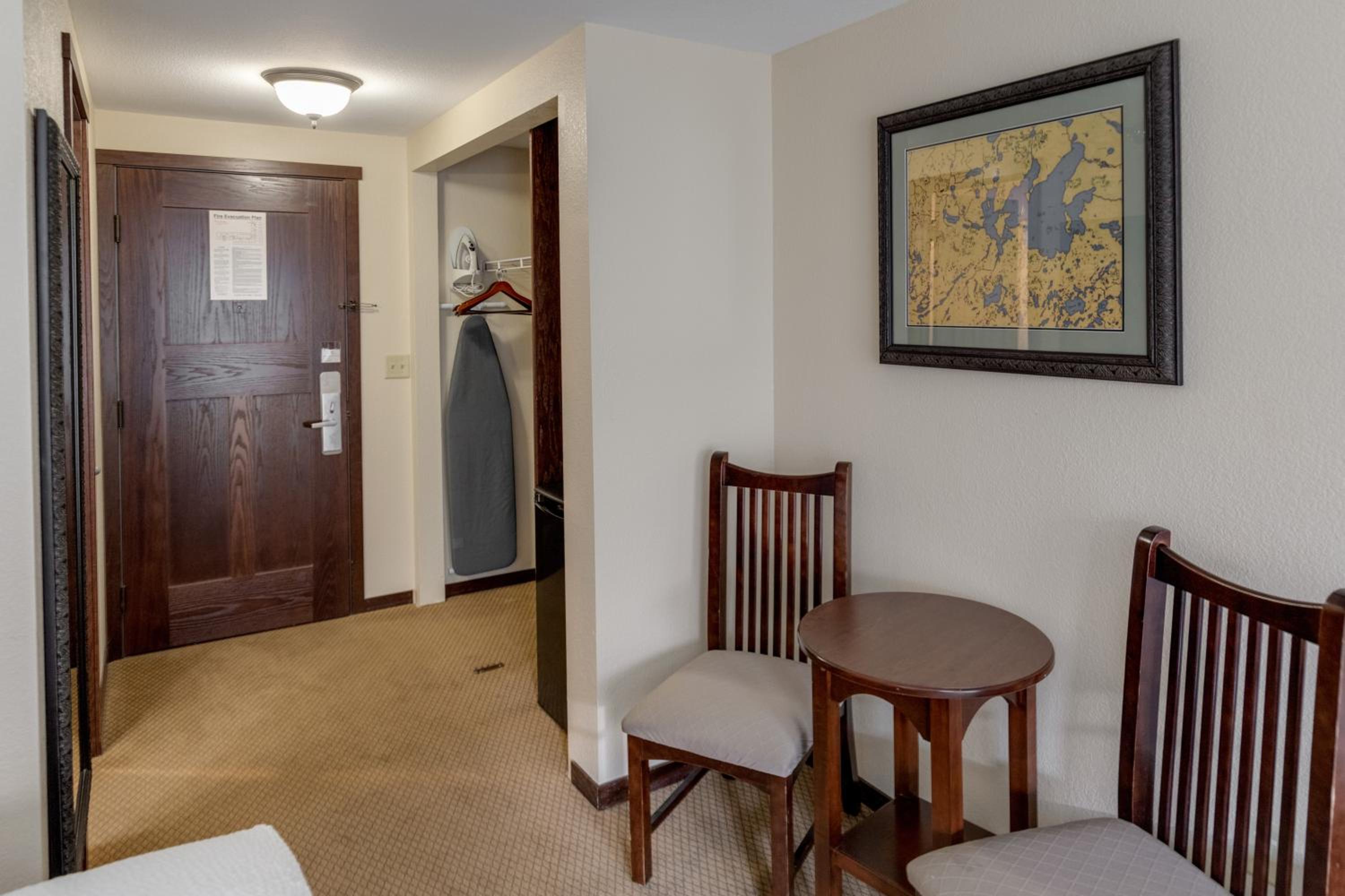 Two Queen Classic Room - Photo 11
