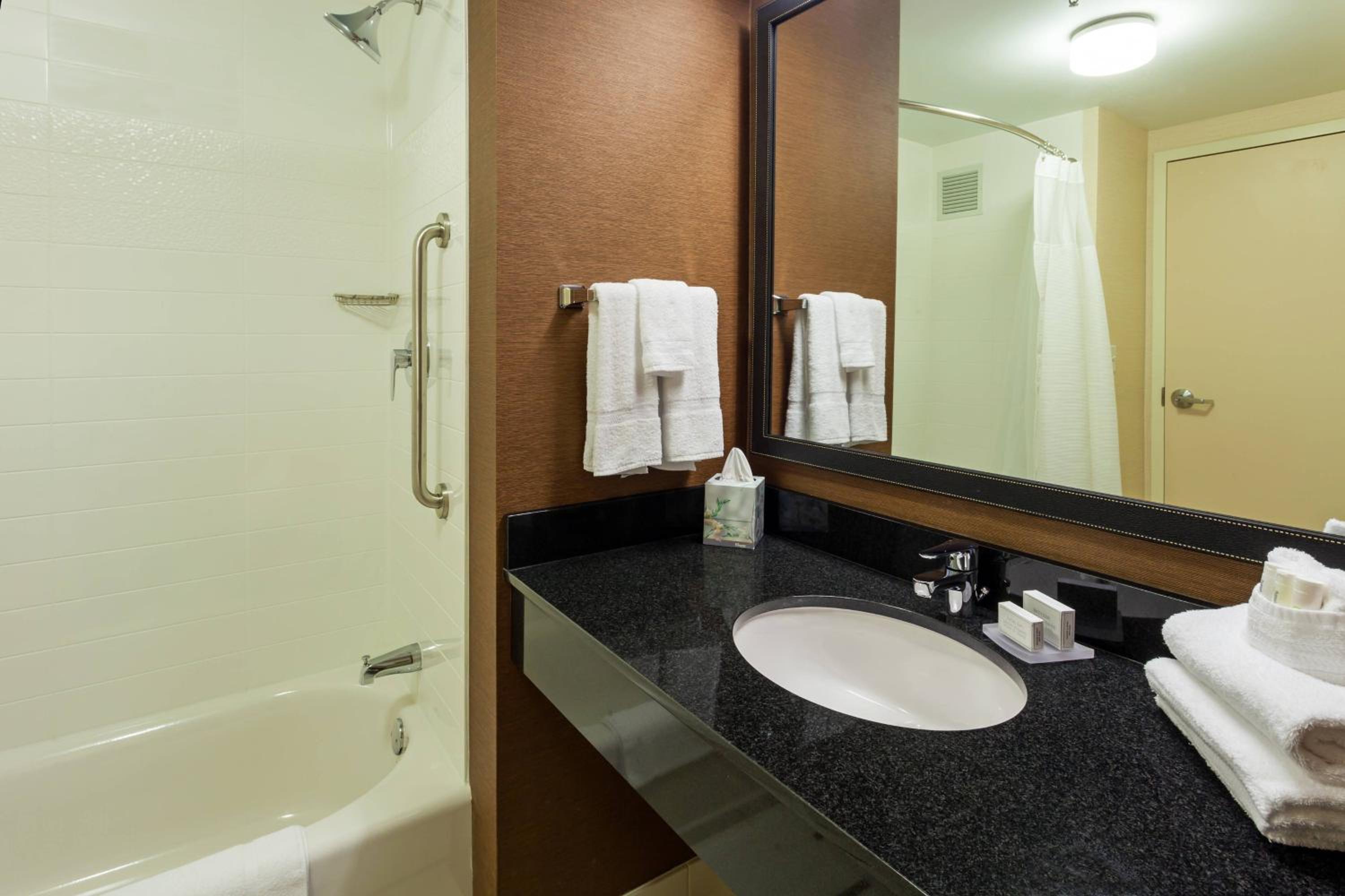 King Room with Adapted Tub - Mobility and Hearing Accessible