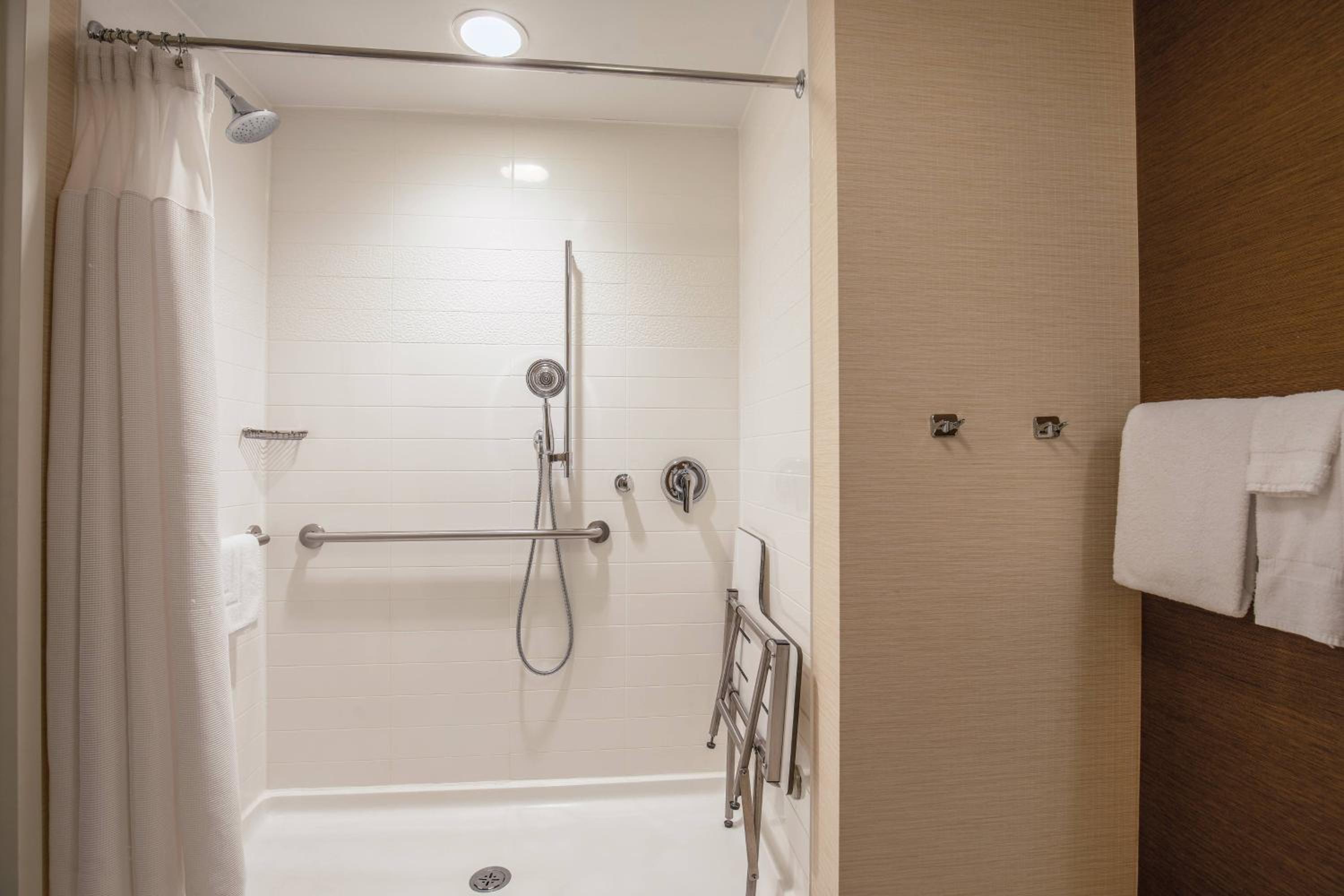 King Room with Adapted Tub - Mobility and Hearing Accessible