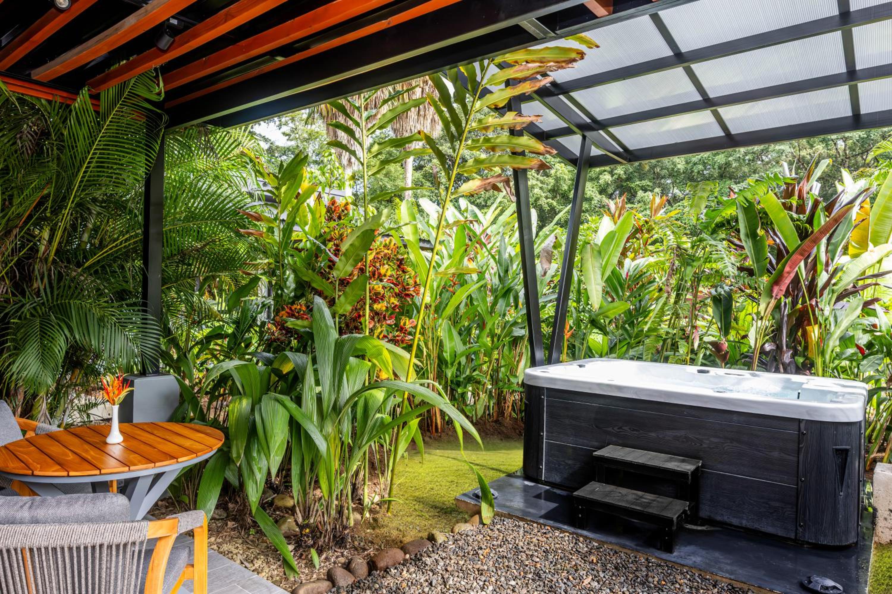 Garden Deluxe Bungalow with Spa photo 1