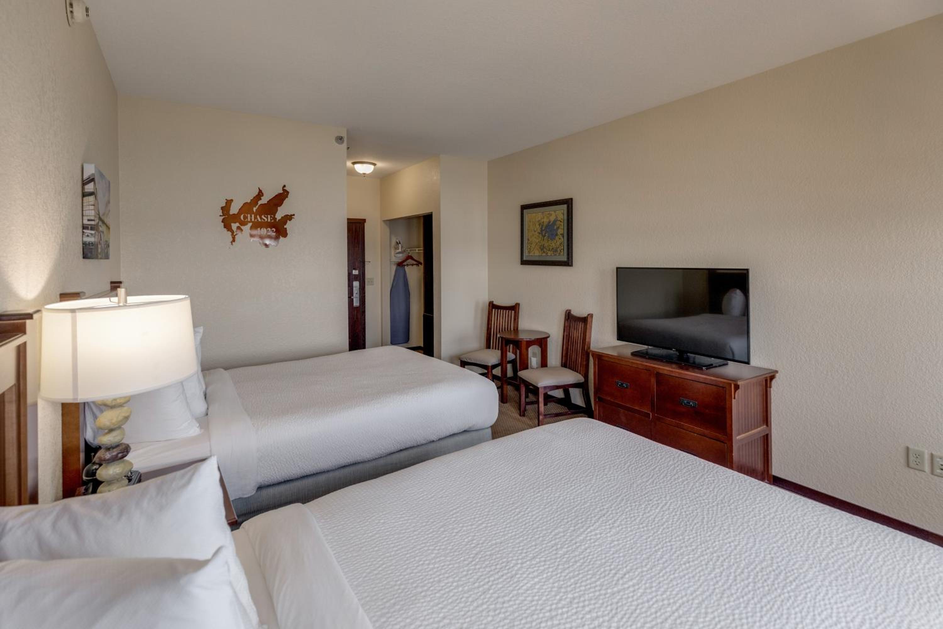 Two Queen Lakeside Room - Photo 5